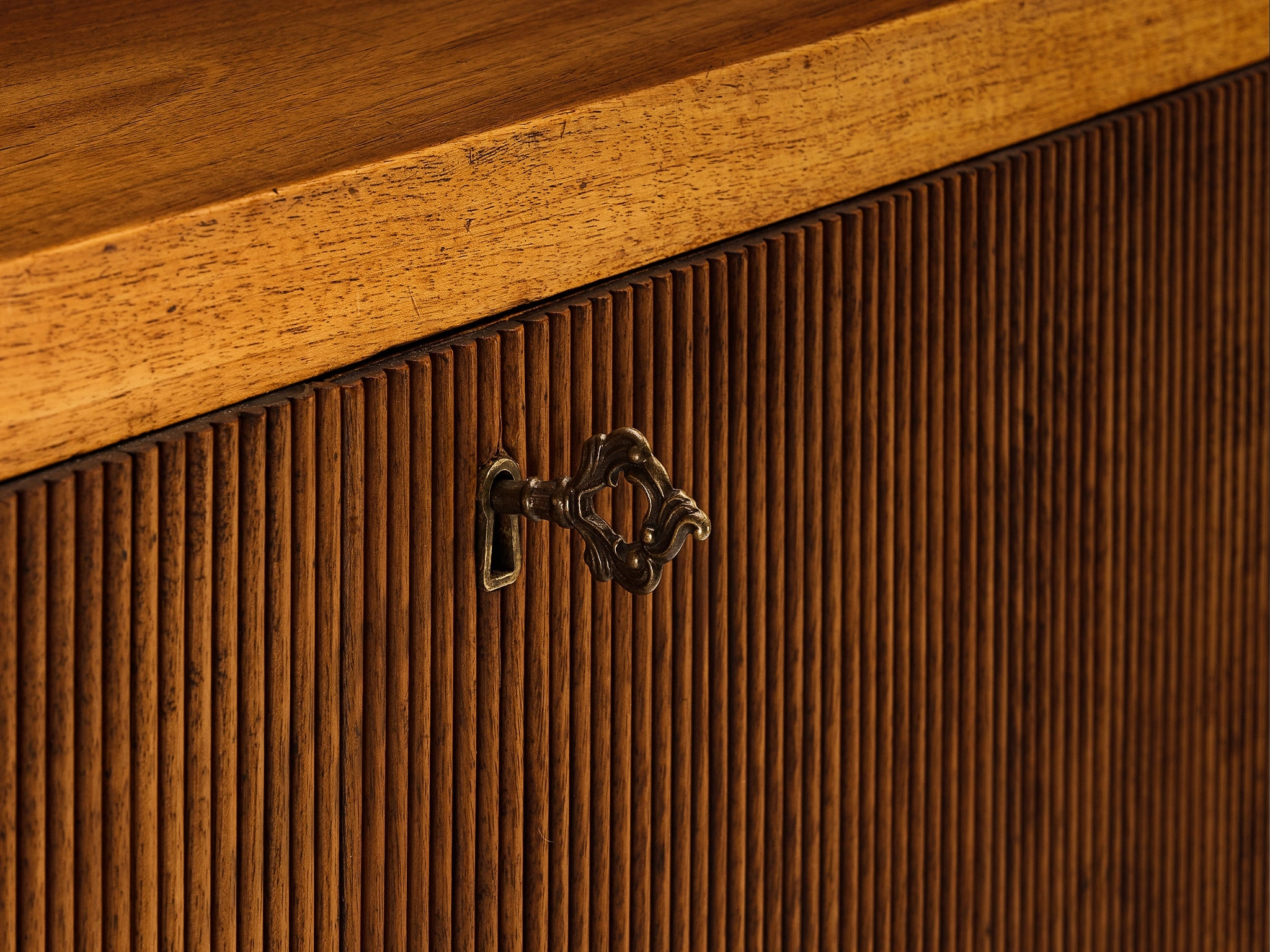 1940s Italian Sideboard in Walnut with Grissinato Carvings and Copper Reliefs