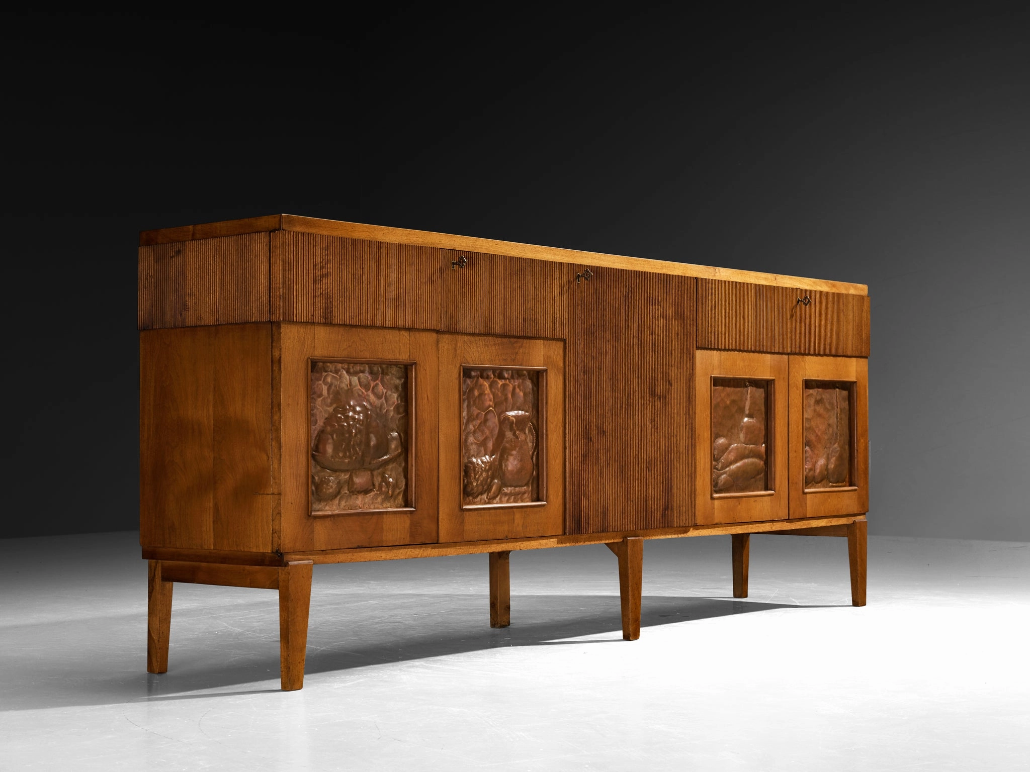 1940s Italian Sideboard in Walnut with Grissinato Carvings and Copper Reliefs