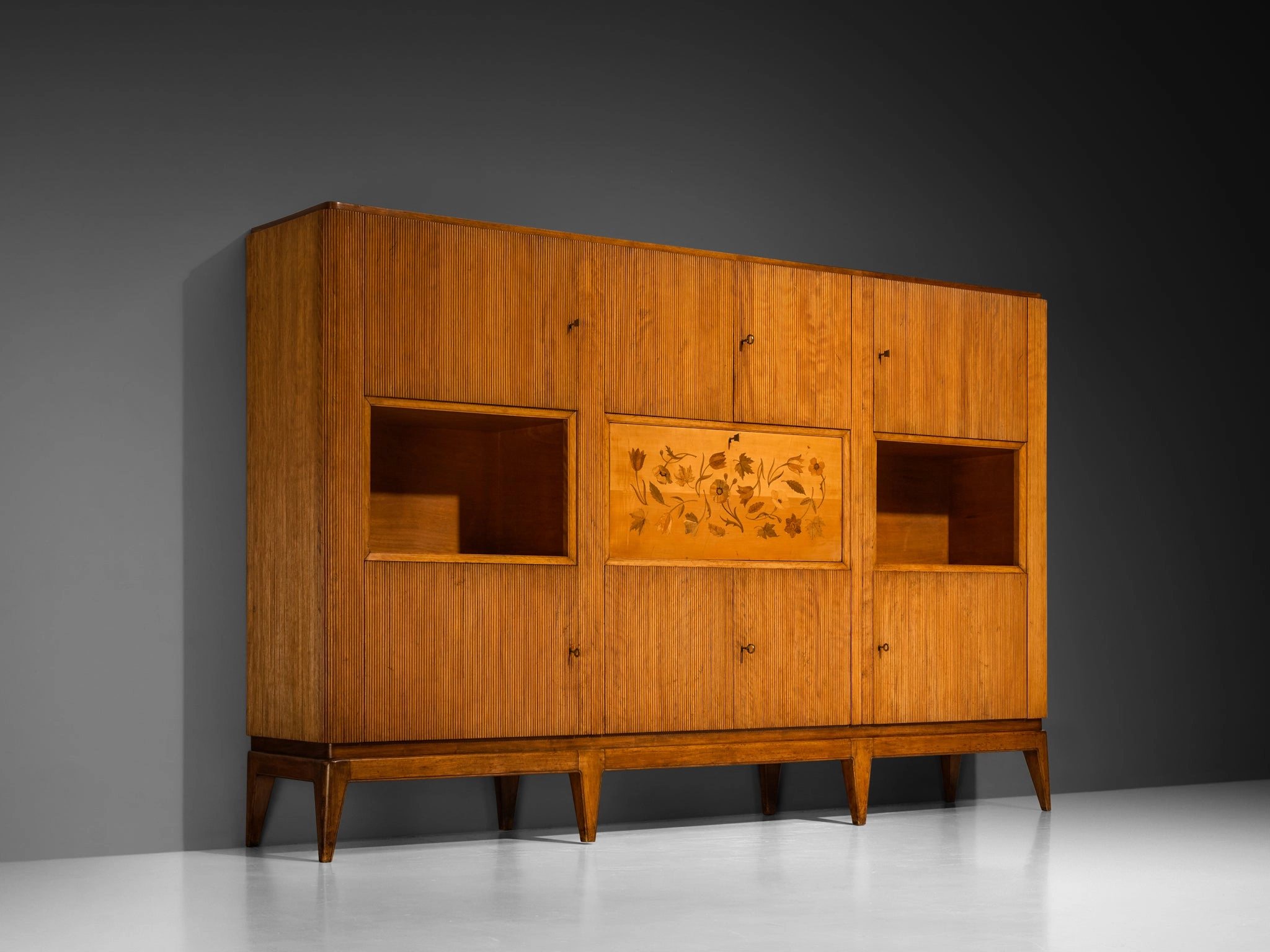 1950s Italian Mid-Century Modern Sideboard with Grissinato Carvings