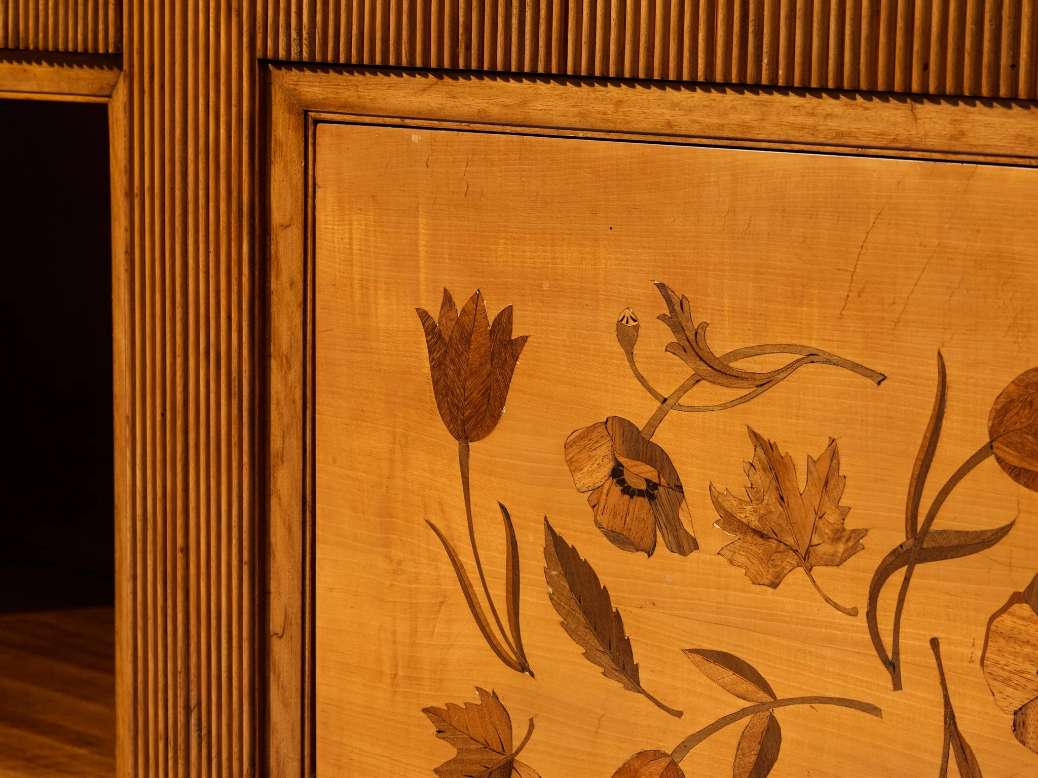 1950s Italian Mid-Century Modern Sideboard with Grissinato Carvings