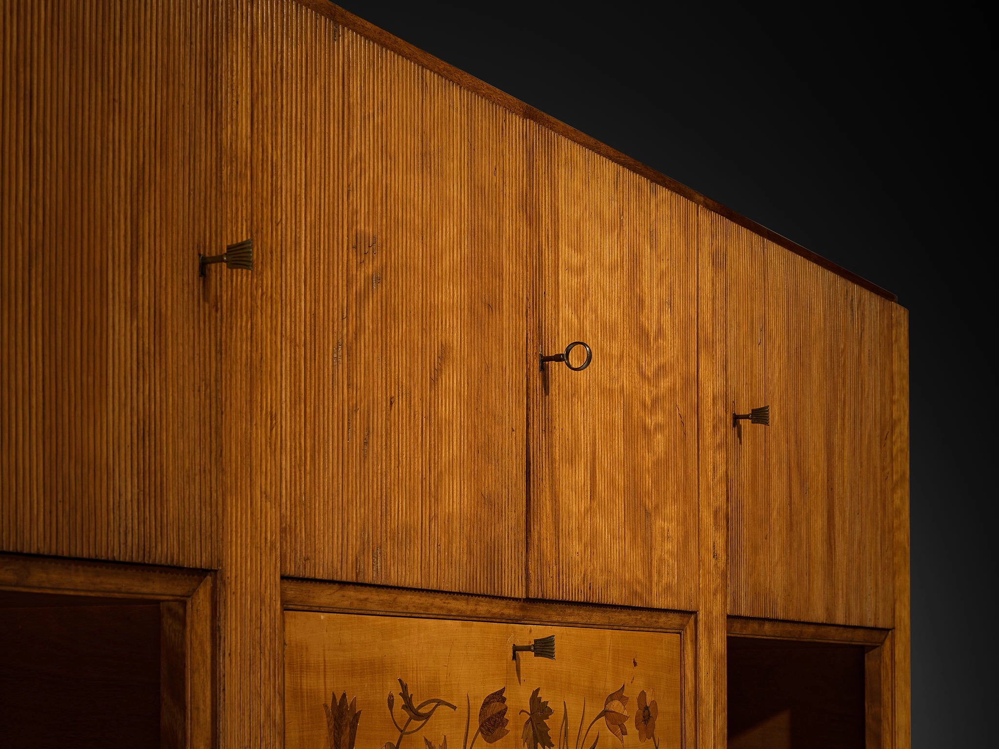 1950s Italian Mid-Century Modern Sideboard with Grissinato Carvings