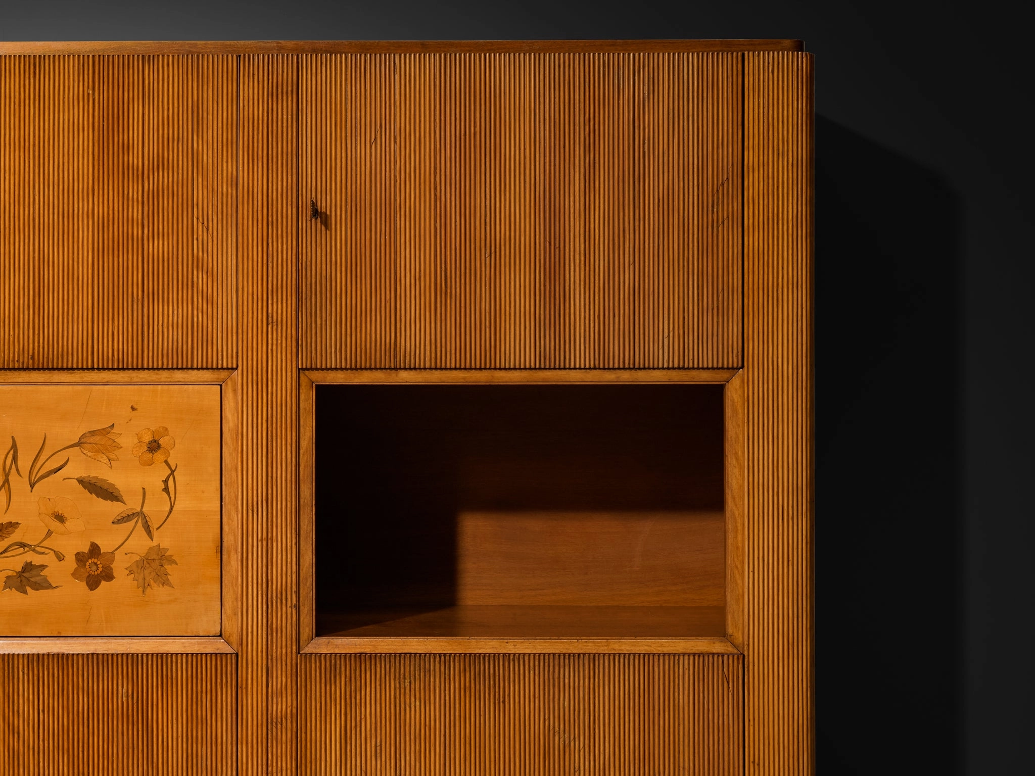 1950s Italian Mid-Century Modern Sideboard with Grissinato Carvings
