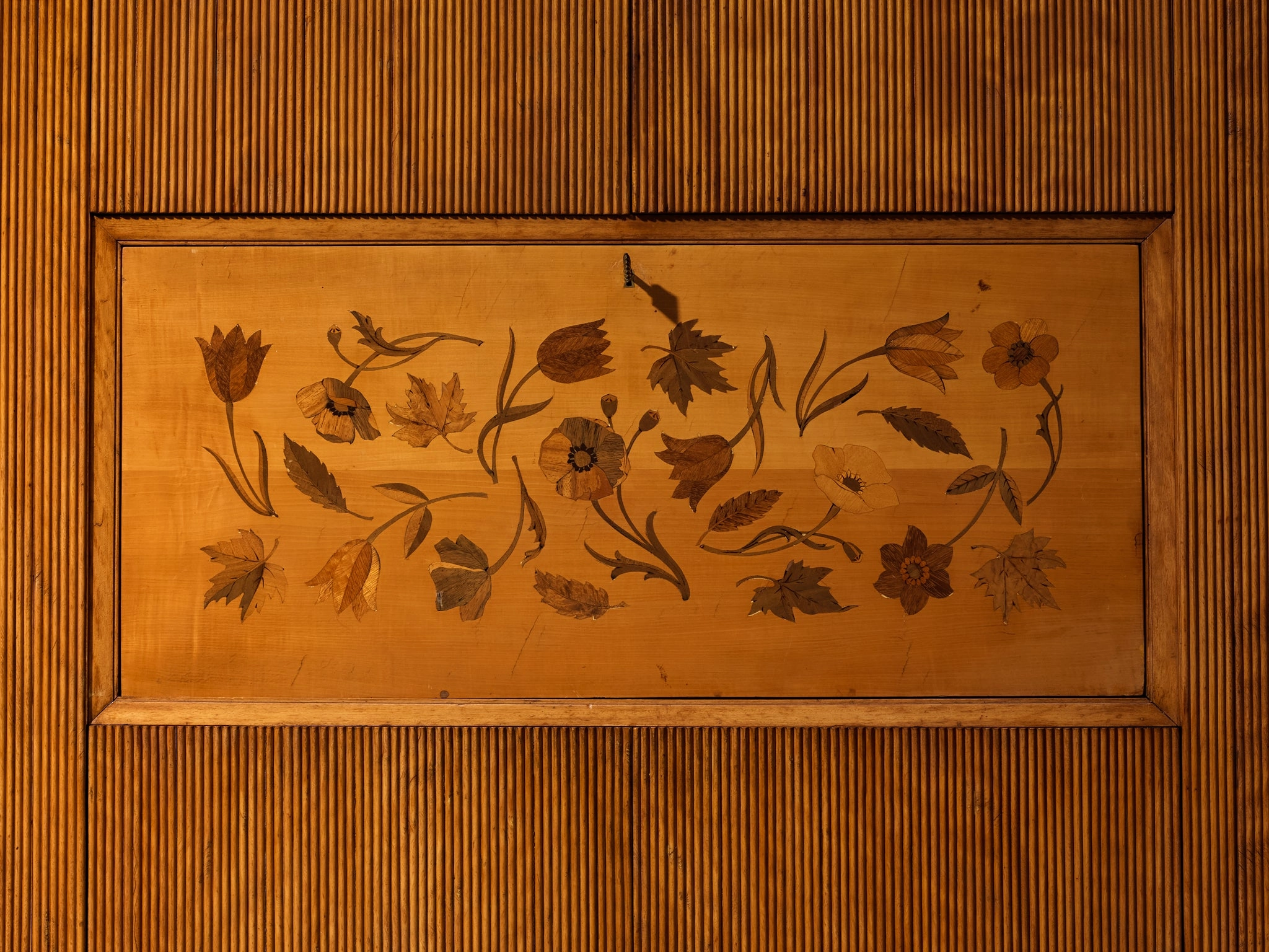 1950s Italian Mid-Century Modern Sideboard with Grissinato Carvings