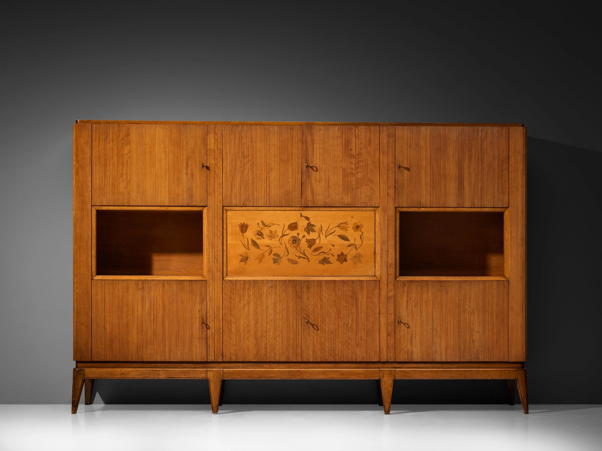 1950s Italian Mid-Century Modern Sideboard with Grissinato Carvings