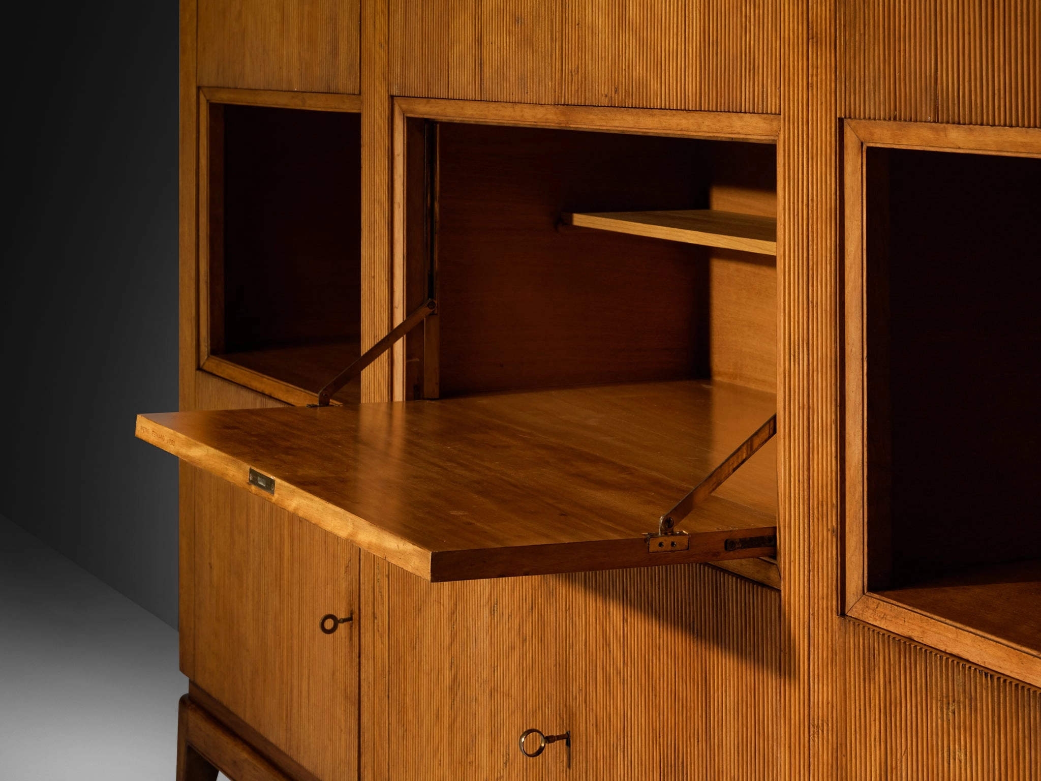 1950s Italian Mid-Century Modern Sideboard with Grissinato Carvings