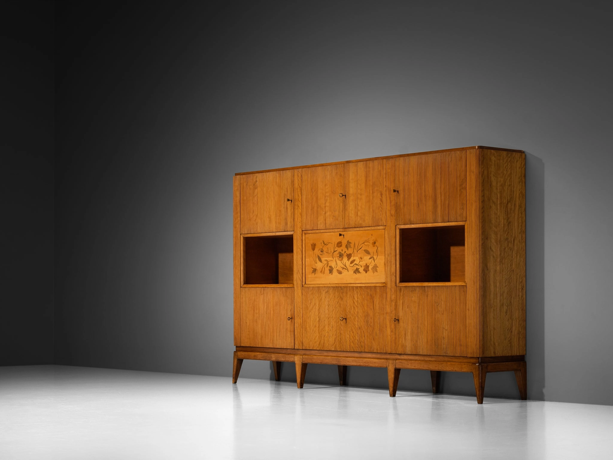 1950s Italian Mid-Century Modern Sideboard with Grissinato Carvings