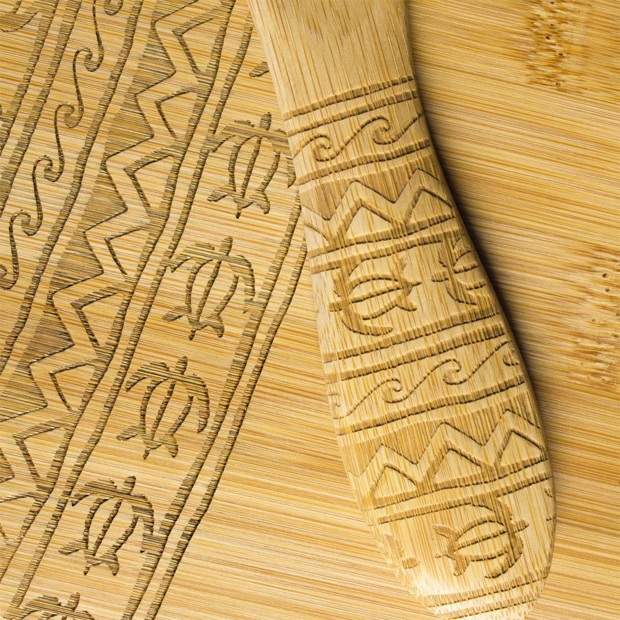 "Tonga" Serving Board with Spreader Knife, 7-1/8" x 8-1/2"