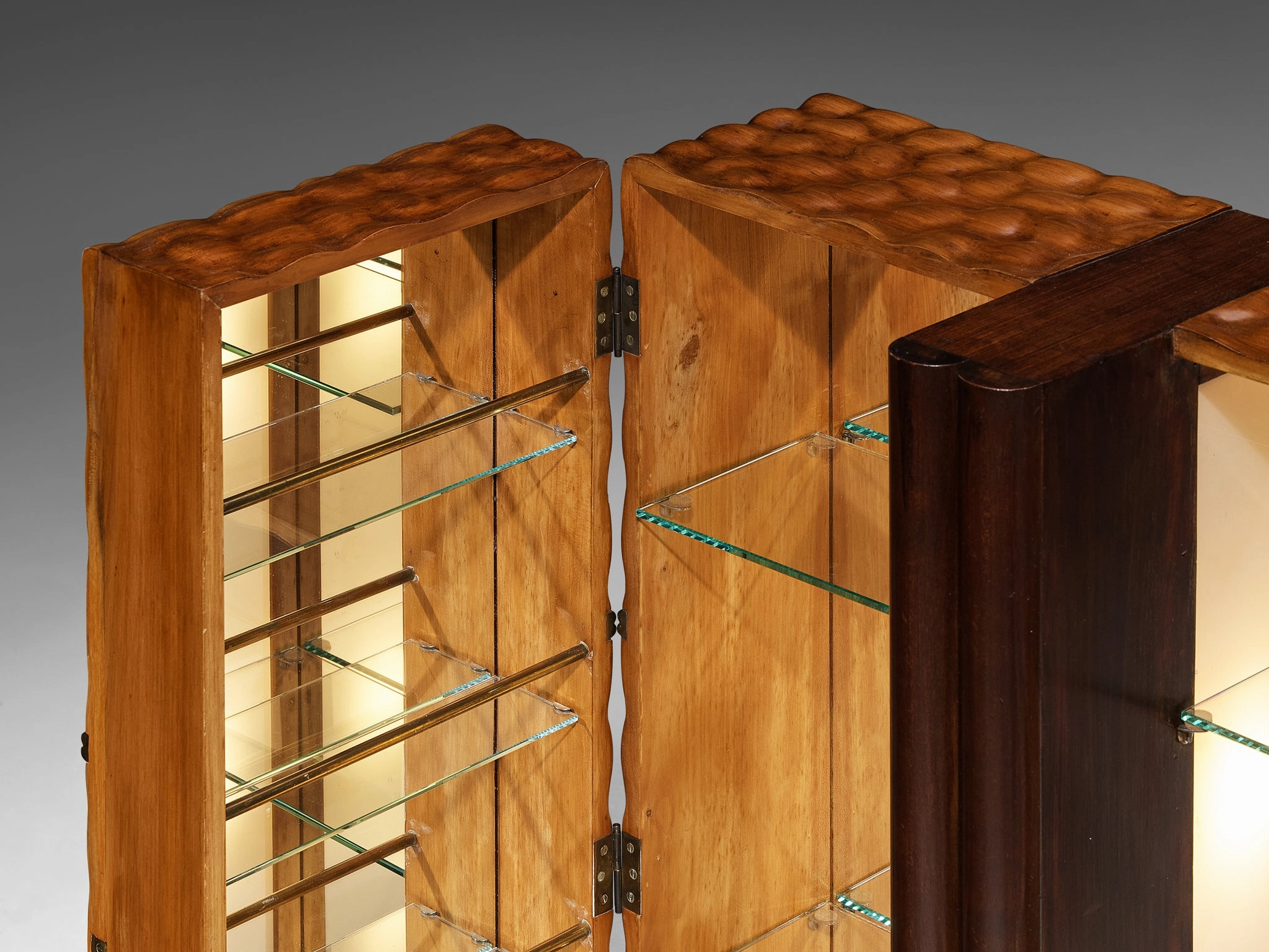Aldo Tura Illuminated Bar Cabinet in Cherry Brass and Mirrored Glass