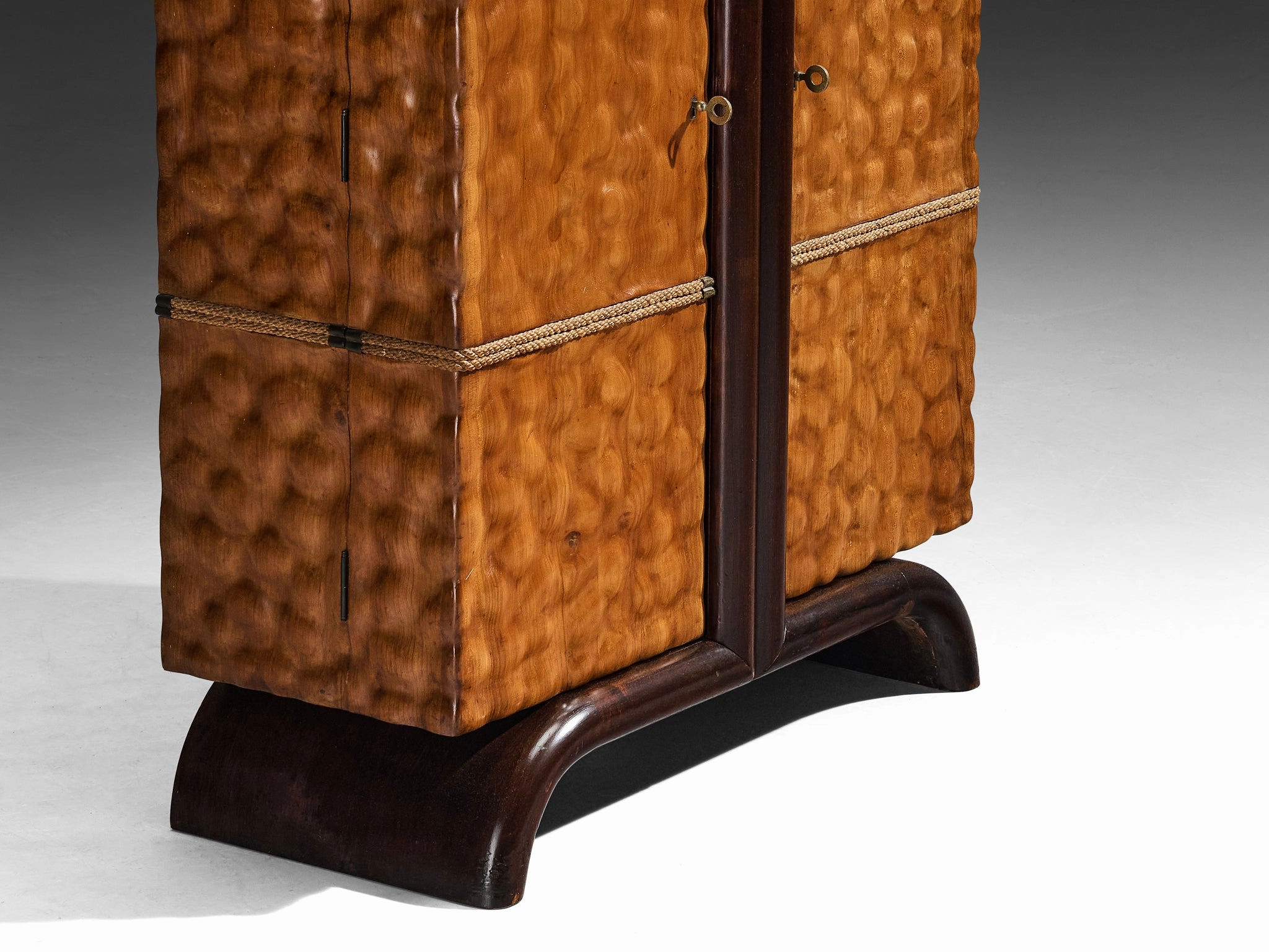 Aldo Tura Illuminated Bar Cabinet in Cherry Brass and Mirrored Glass