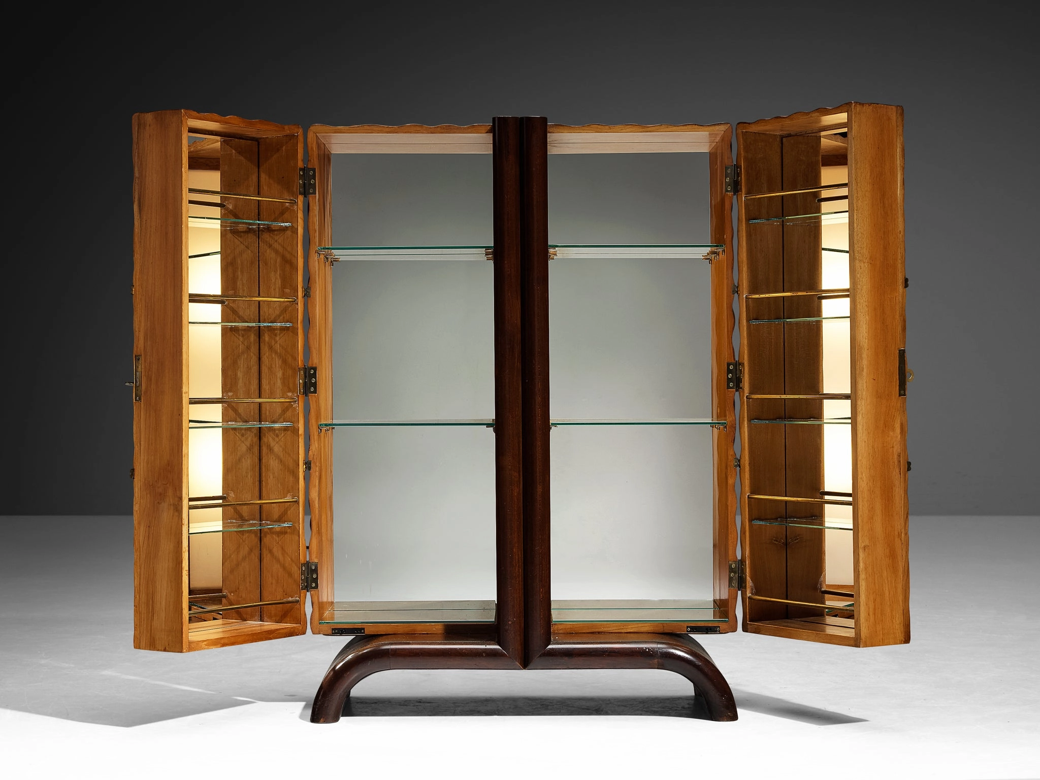Aldo Tura Illuminated Bar Cabinet in Cherry Brass and Mirrored Glass