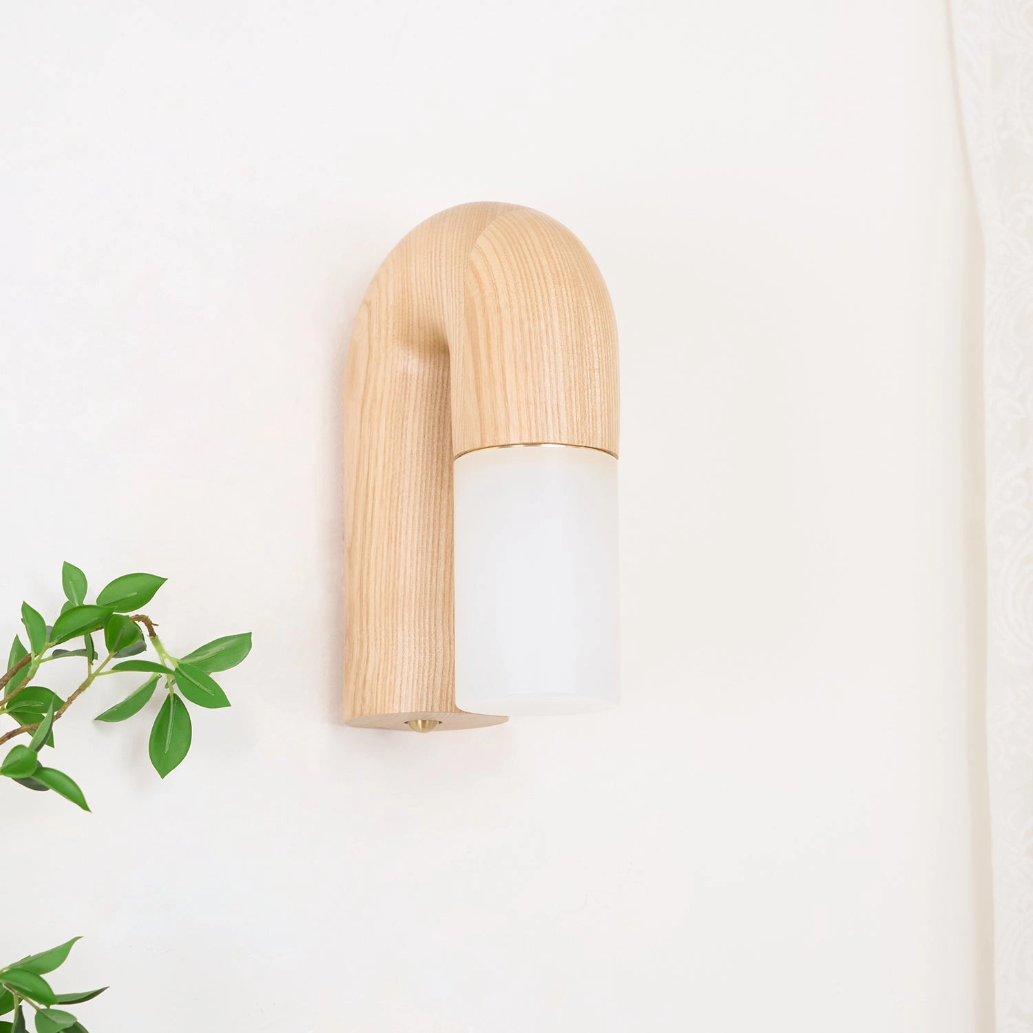 Arcus Wood Wall Lamp