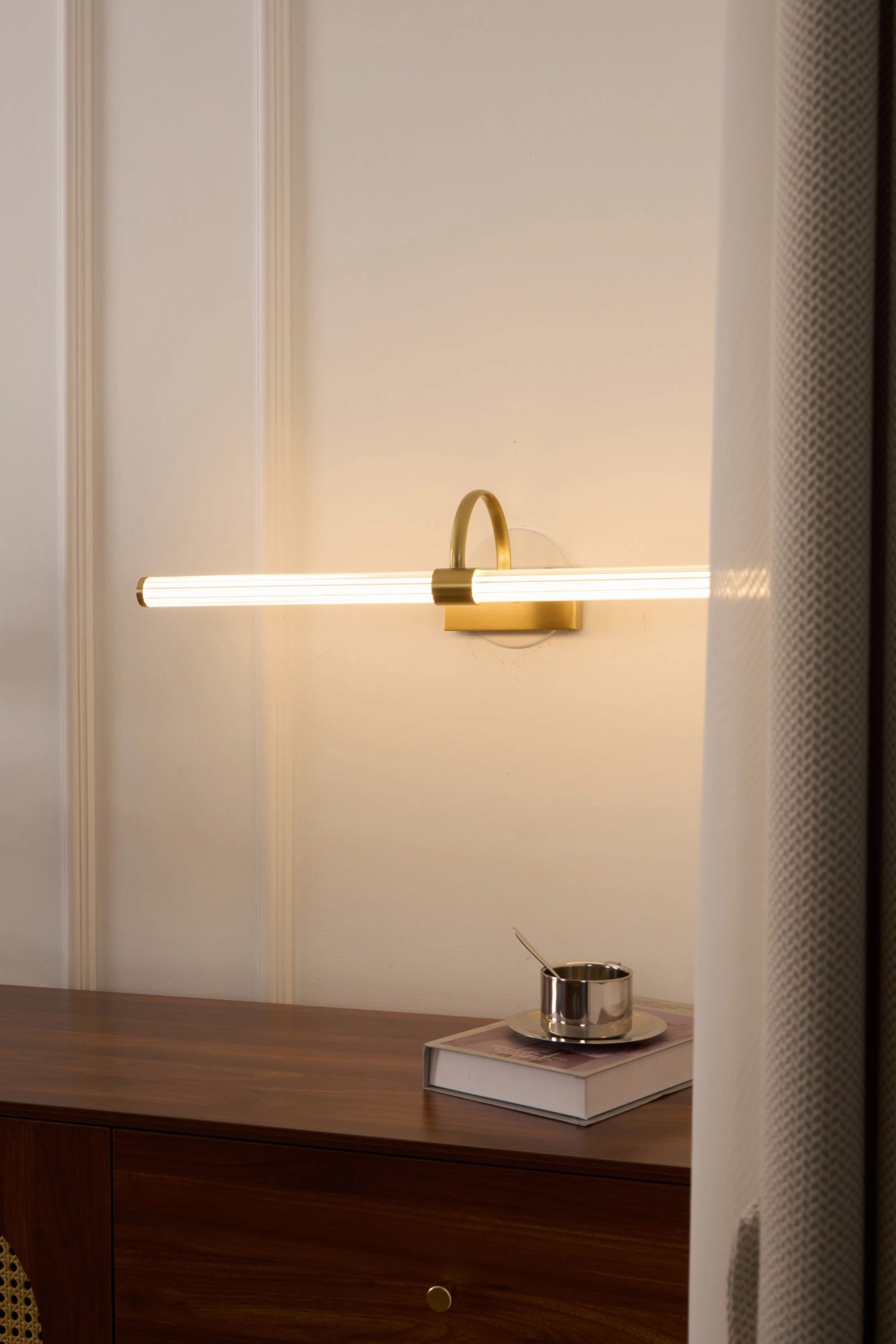 Avery Wall Light