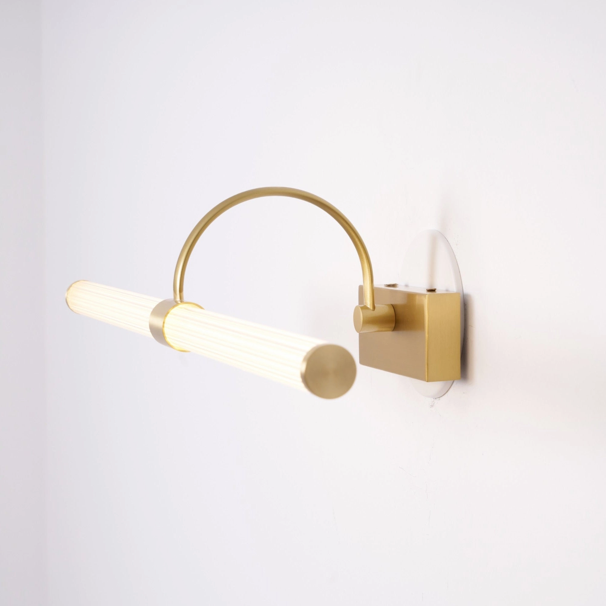 Avery Wall Light