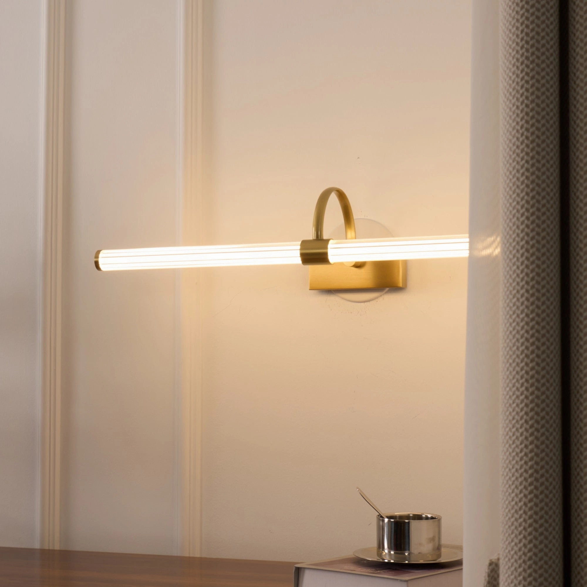 Avery Wall Light