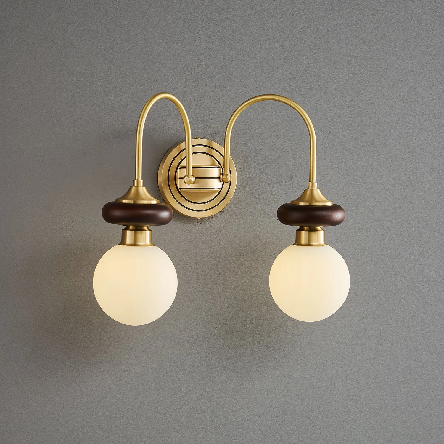 Bellevue Wall Lamp