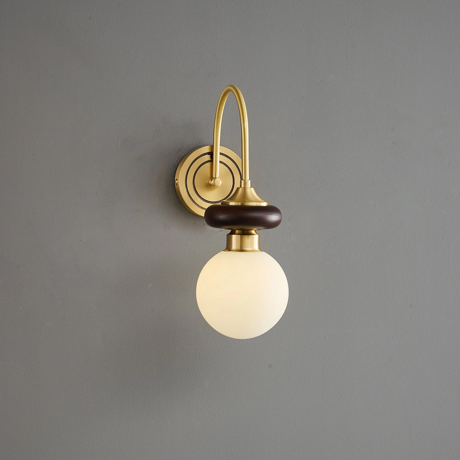 Bellevue Wall Lamp