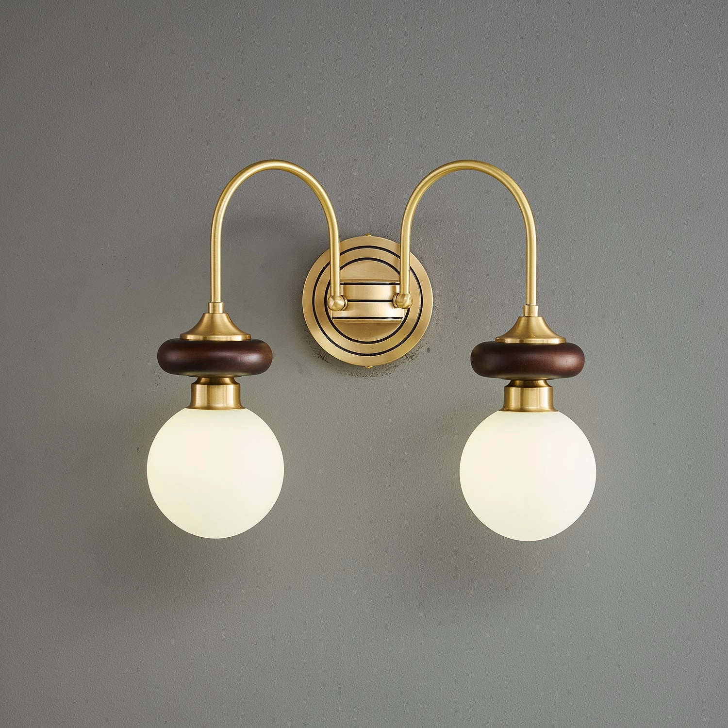 Bellevue Wall Lamp