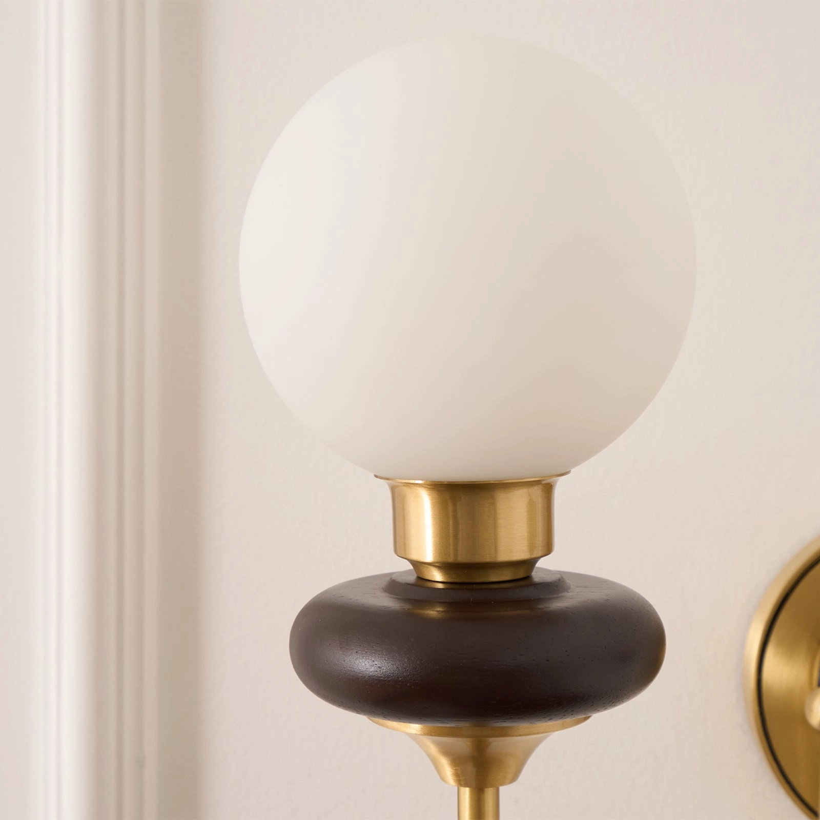 Bellevue Wall Lamp