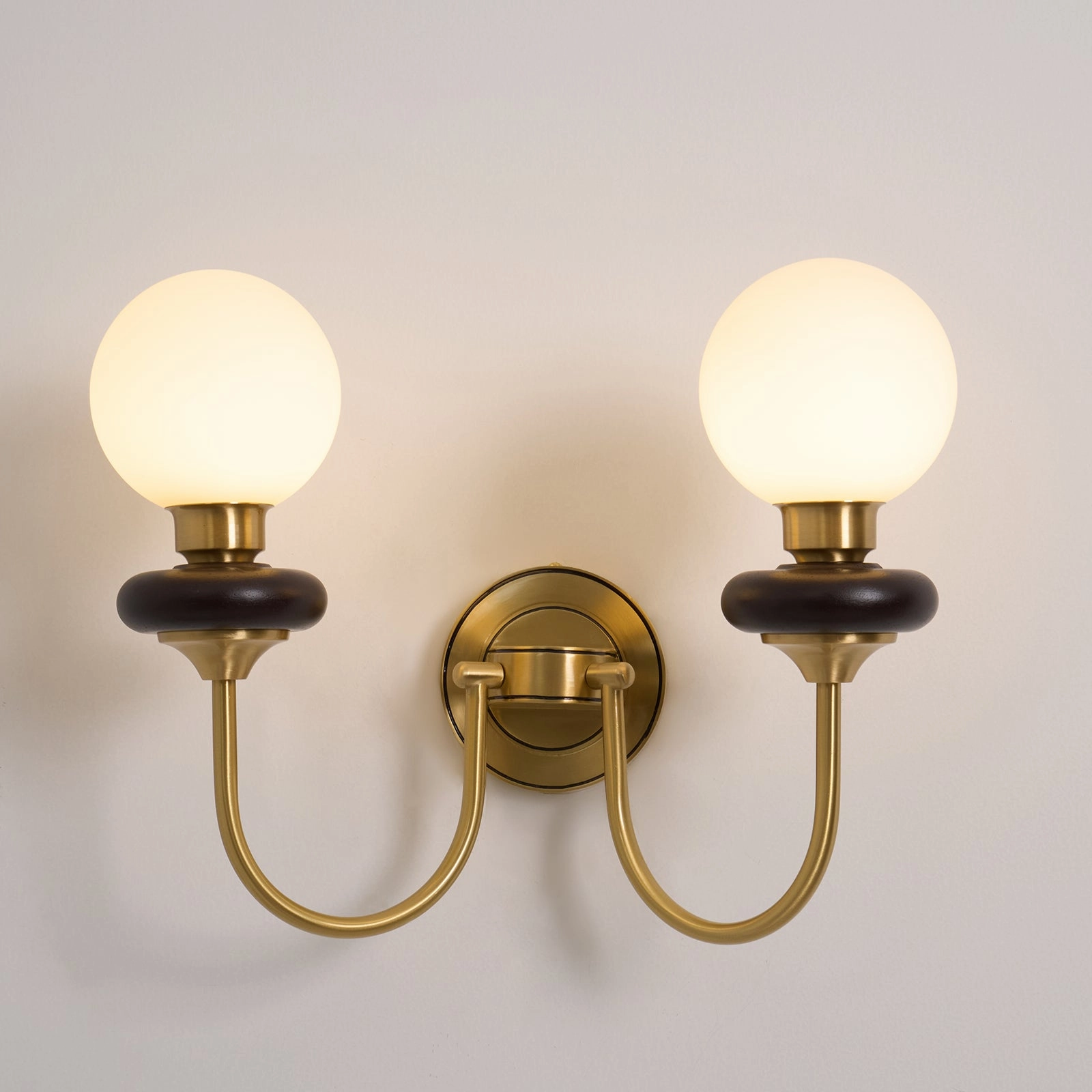 Bellevue Wall Lamp