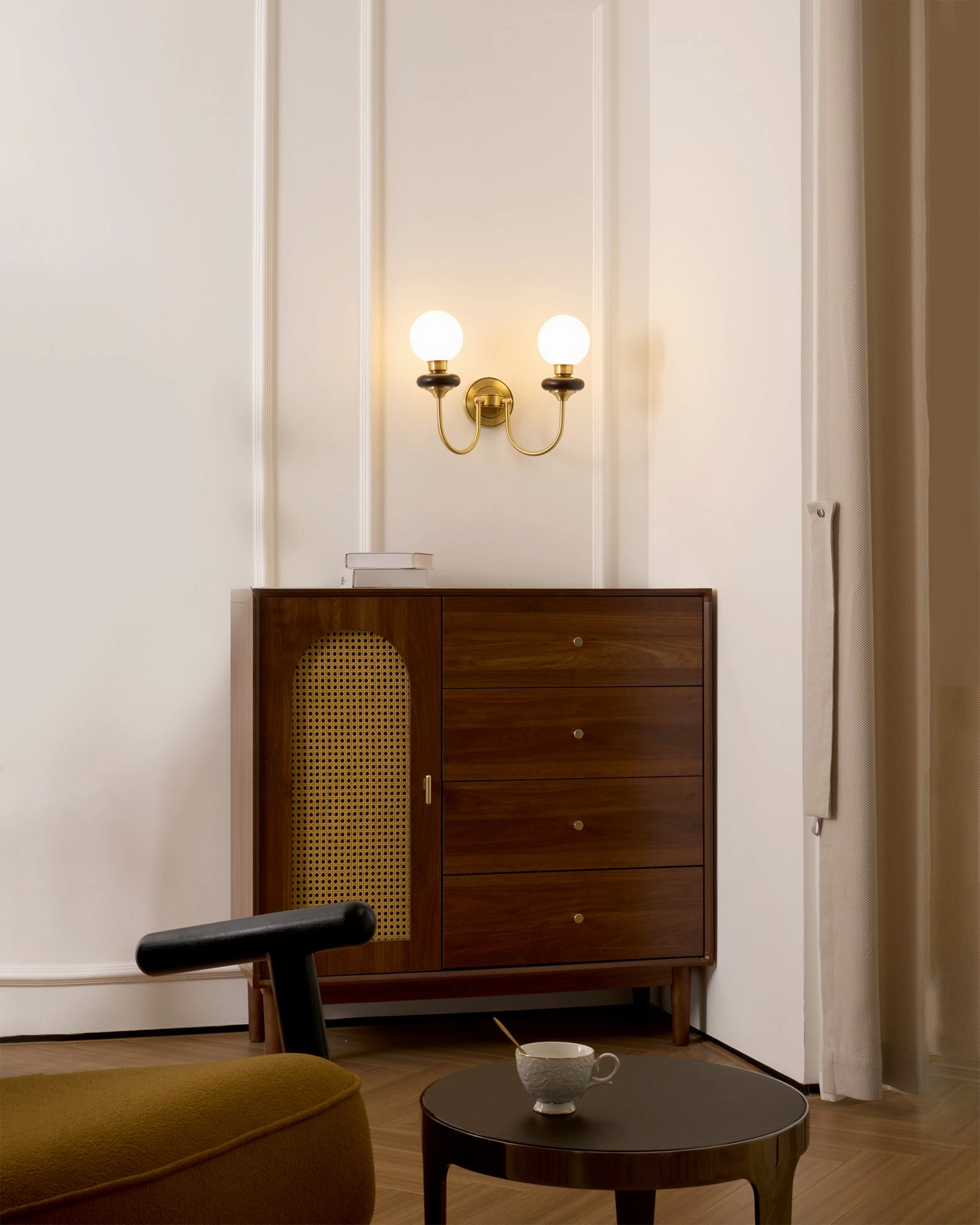 Bellevue Wall Lamp