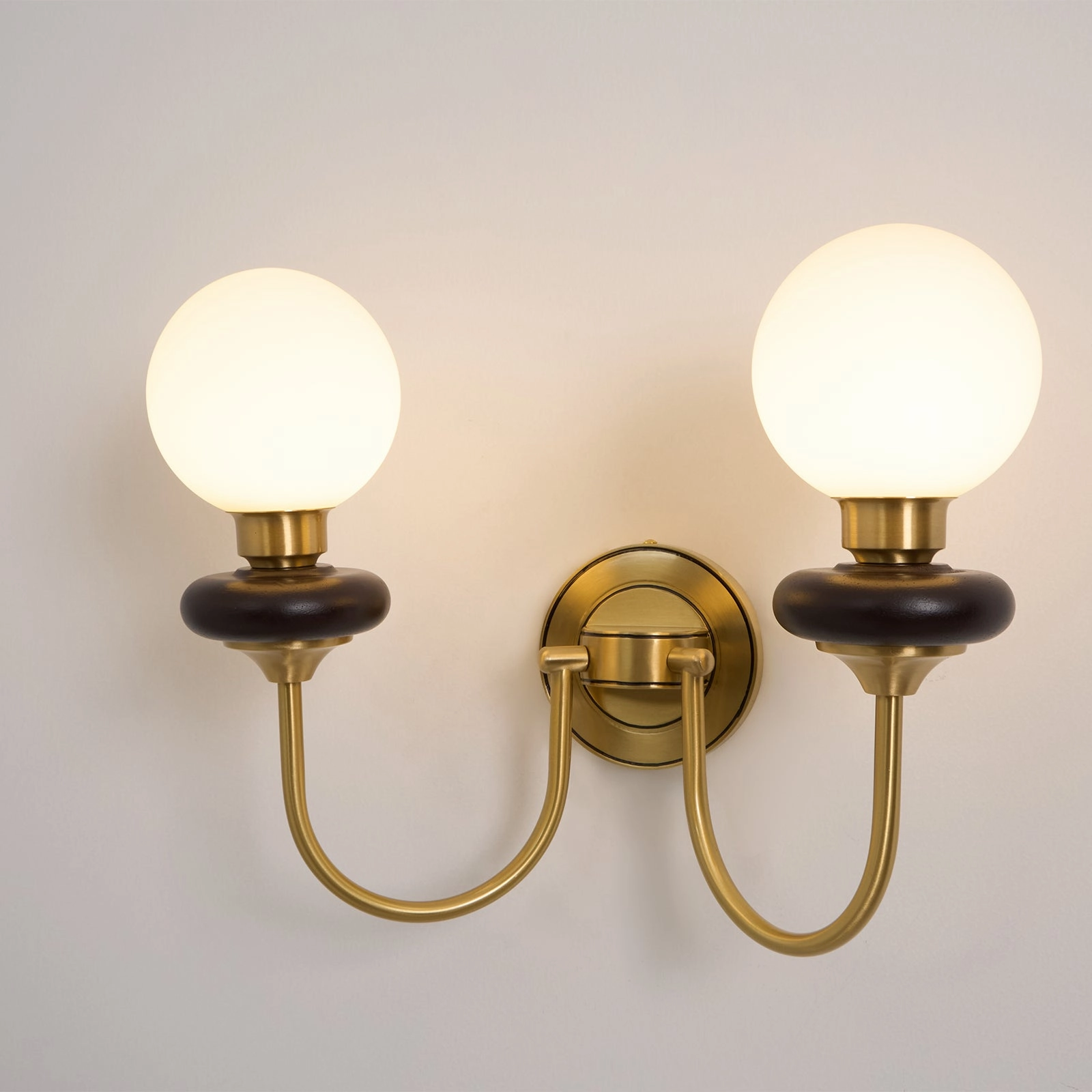 Bellevue Wall Lamp