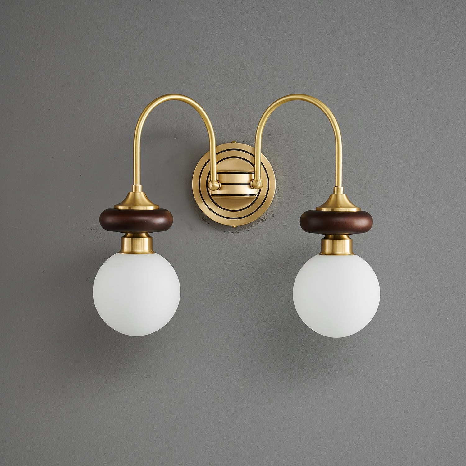 Bellevue Wall Lamp