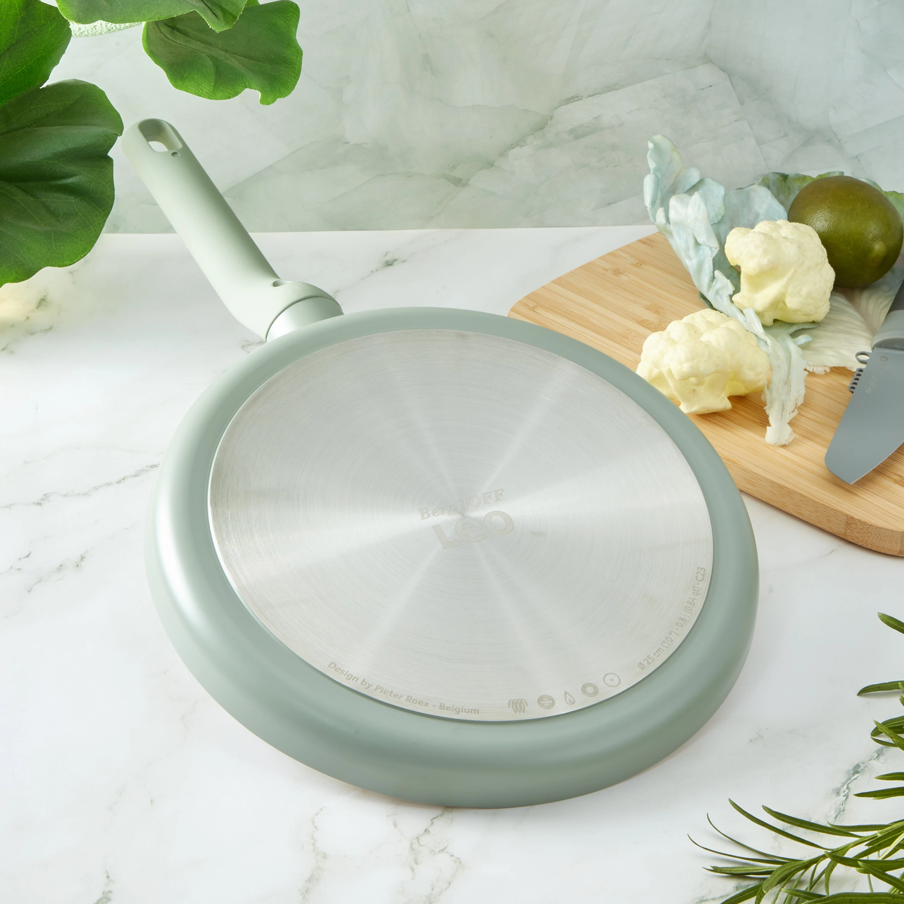 BergHOFF Balance Nonstick Ceramic Omelet pan 10", Recycled Aluminum, Sage