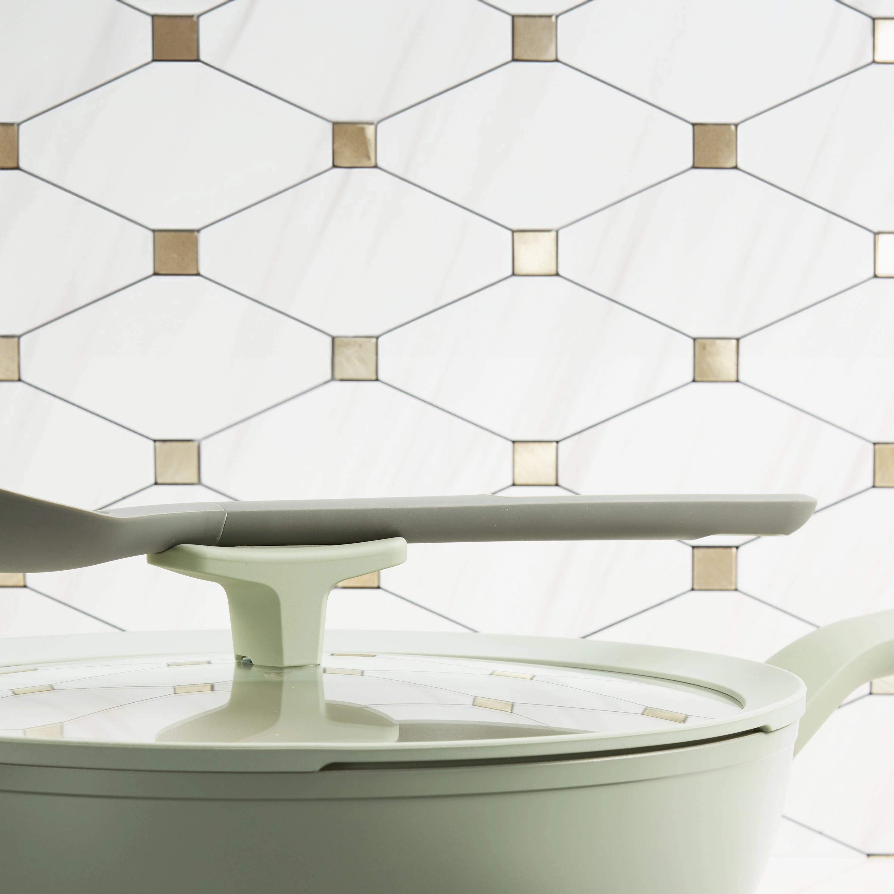 BergHOFF Balance Nonstick Ceramic Saut Pan (Long Handle) 10.25", 3.1qt. With Glass Lid, Recycled Aluminum, Sage