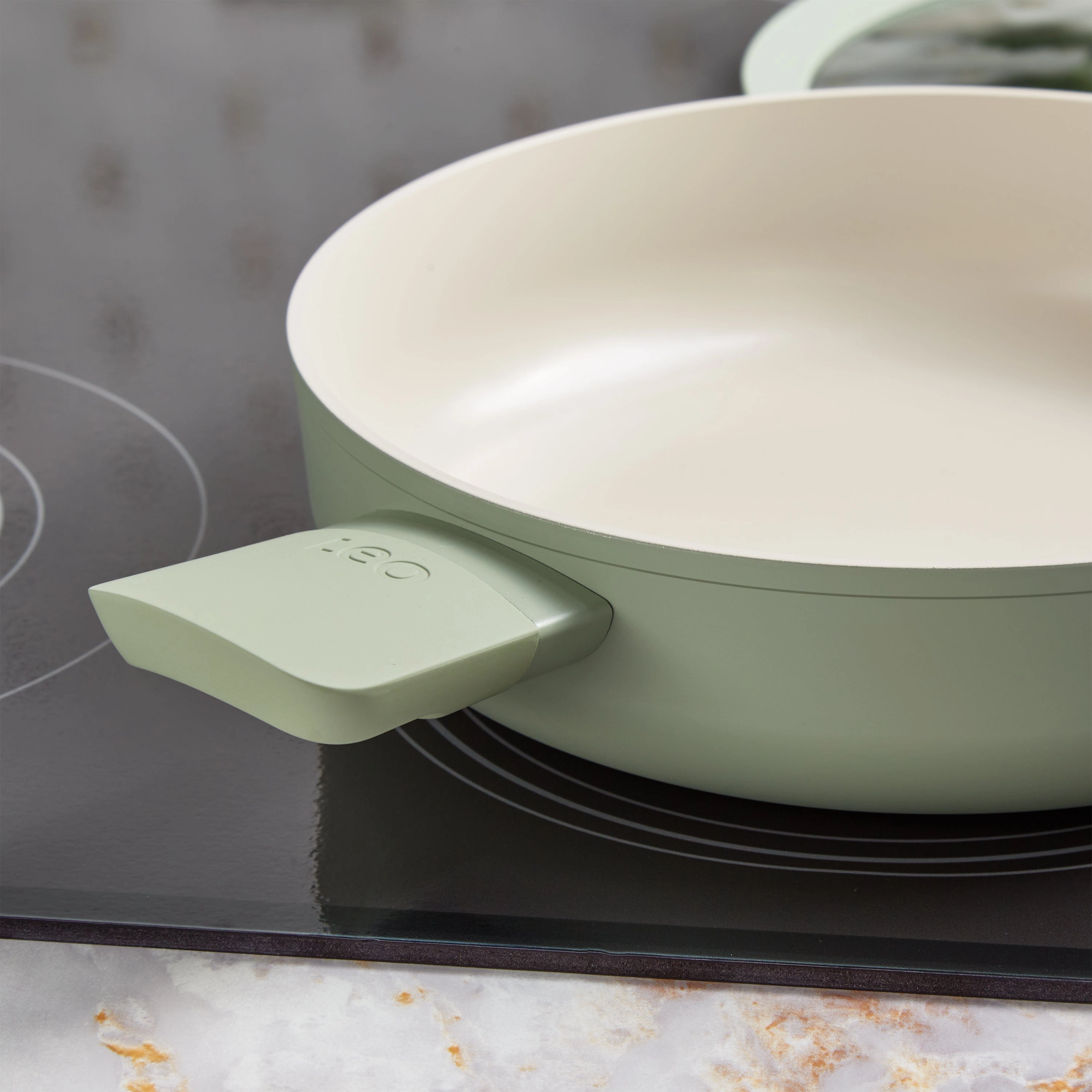 BergHOFF Balance Nonstick Ceramic Saut Pan (Long Handle) 10.25", 3.1qt. With Glass Lid, Recycled Aluminum, Sage