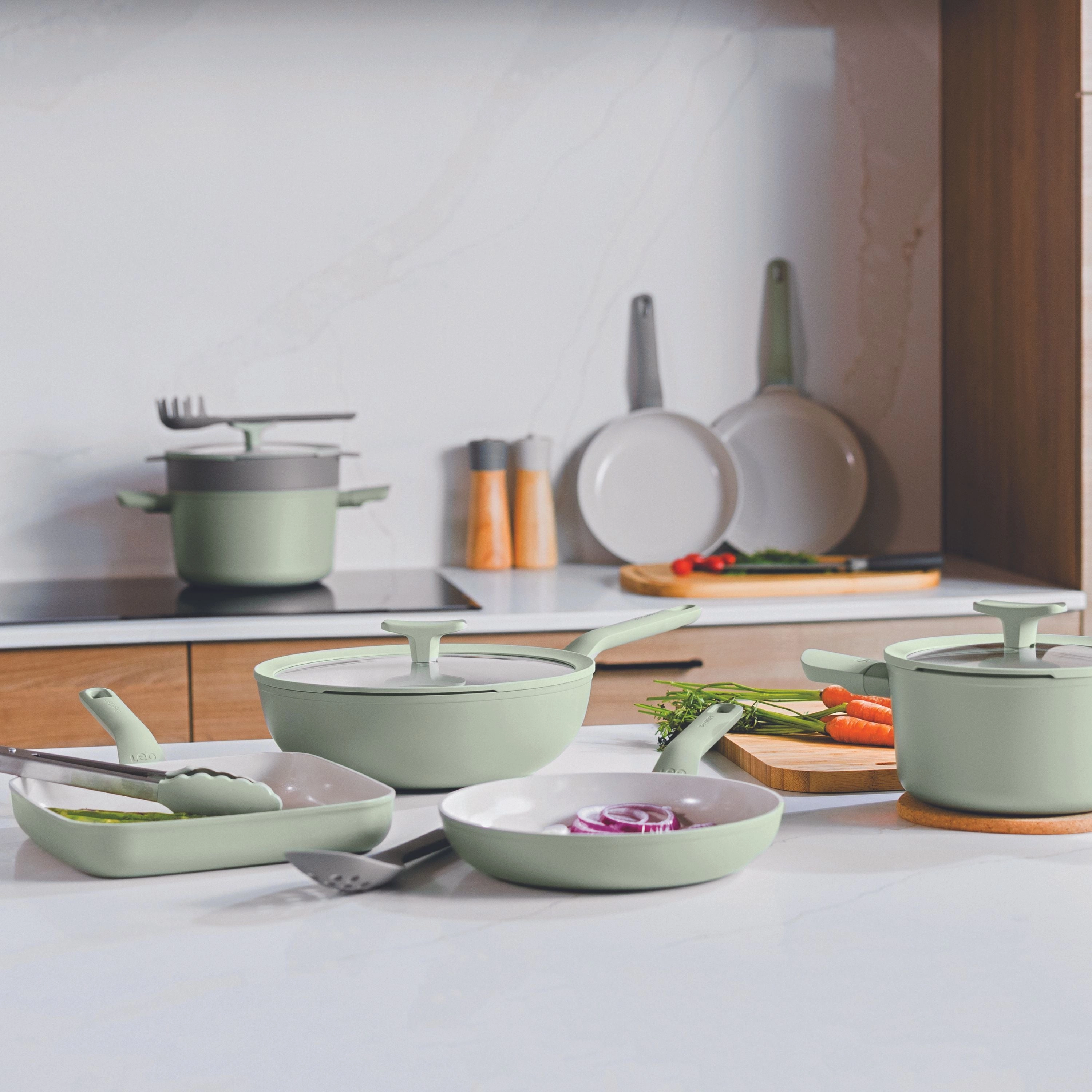 BergHOFF Balance Nonstick Ceramic Wok Pan 11", 4.4qt. With Glass Lid, Recycled Aluminum, Sage
