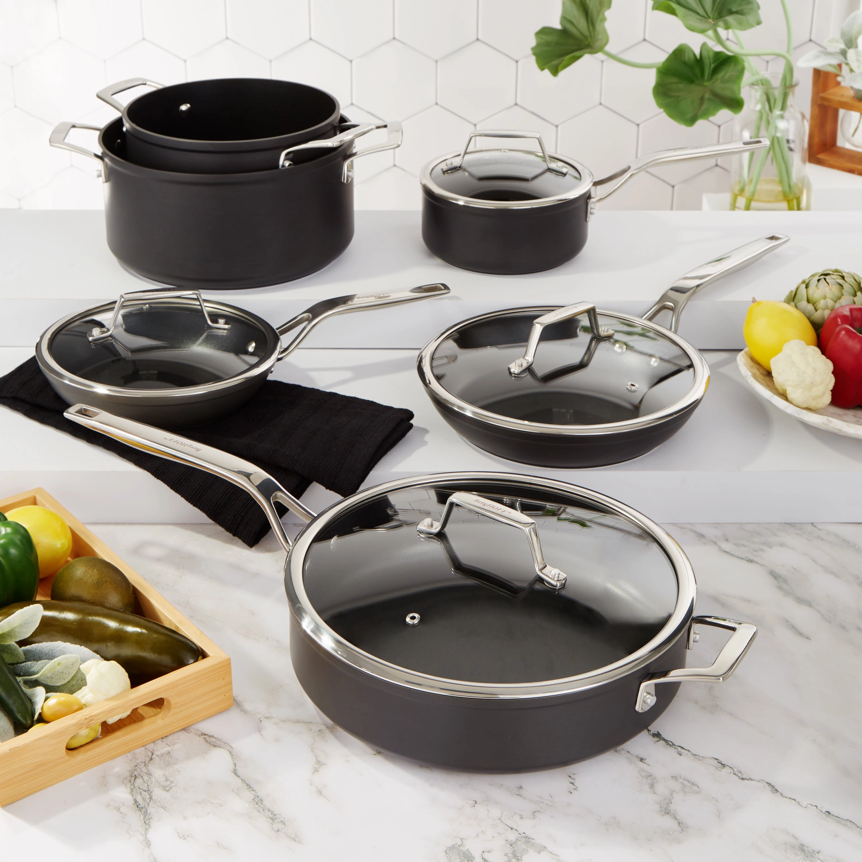 BergHOFF Essentials Nonstick Hard Anodized 11" Deep Skillet 4.3qt. With Glass Lid, Black