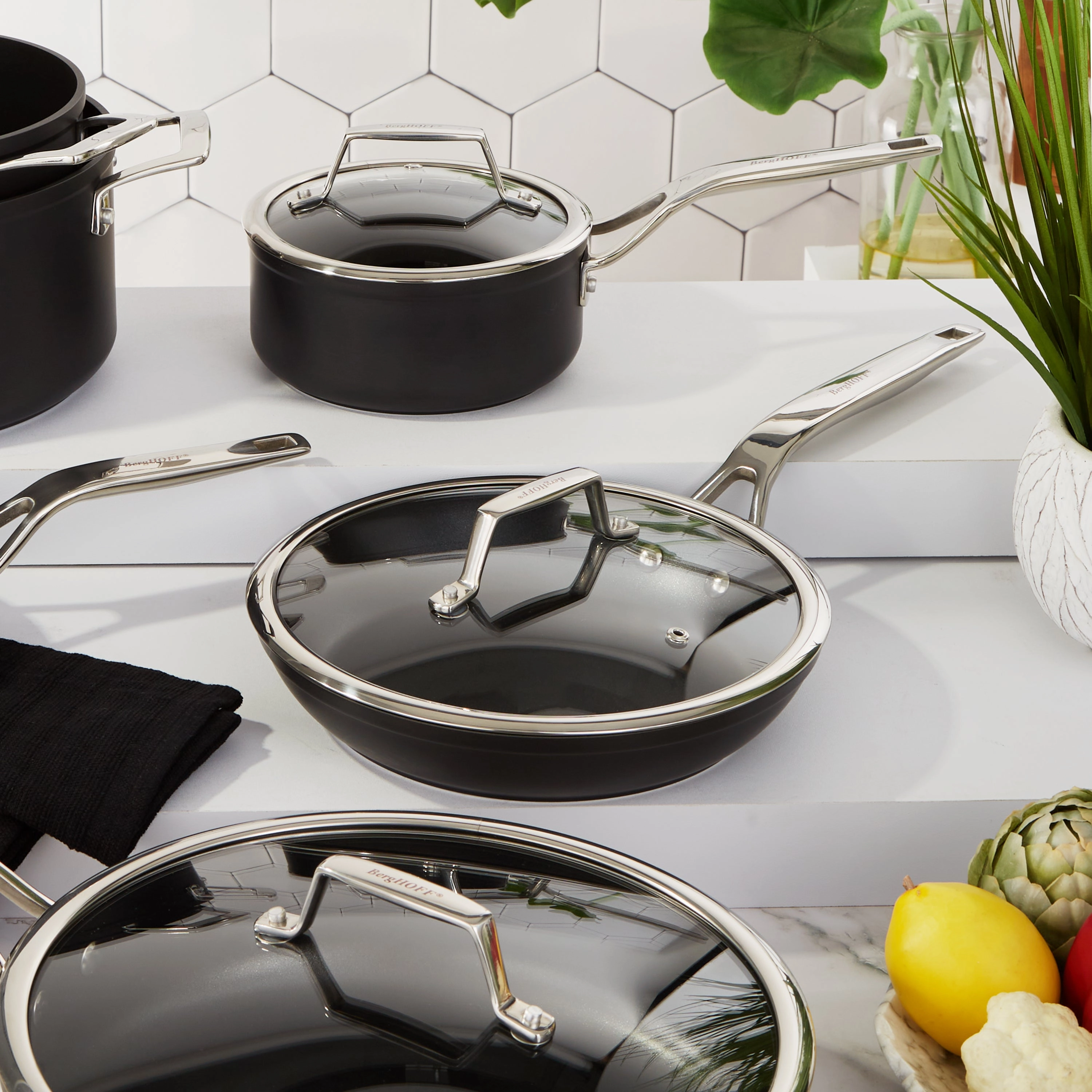 BergHOFF Essentials Nonstick Hard Anodized 6.25" Saucepan 1.3qt. With Glass Lid, Black