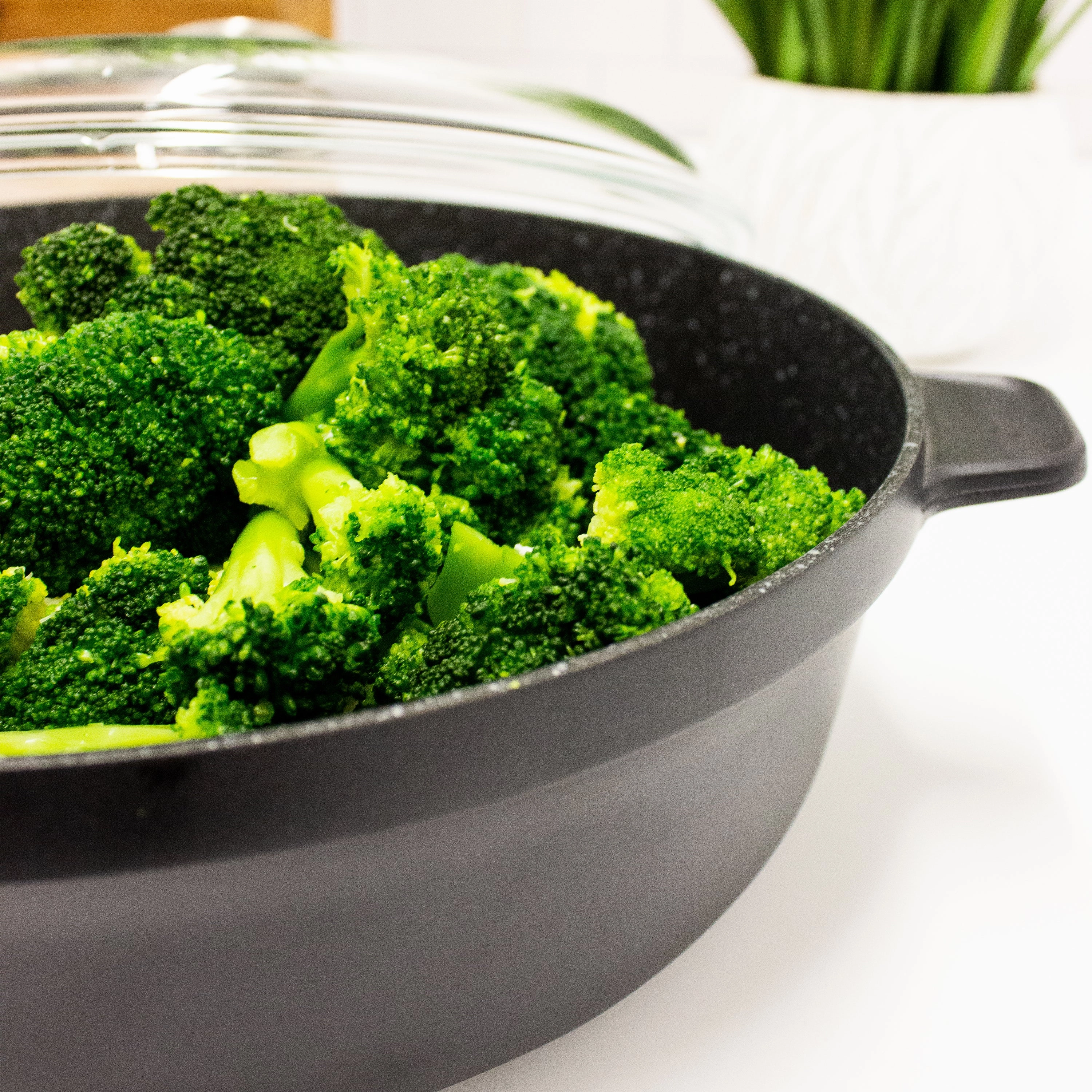 BergHOFF GEM 11" Non-stick Saute Pan 4.6Qt., Detachable Handle, Black, Glass Lid
