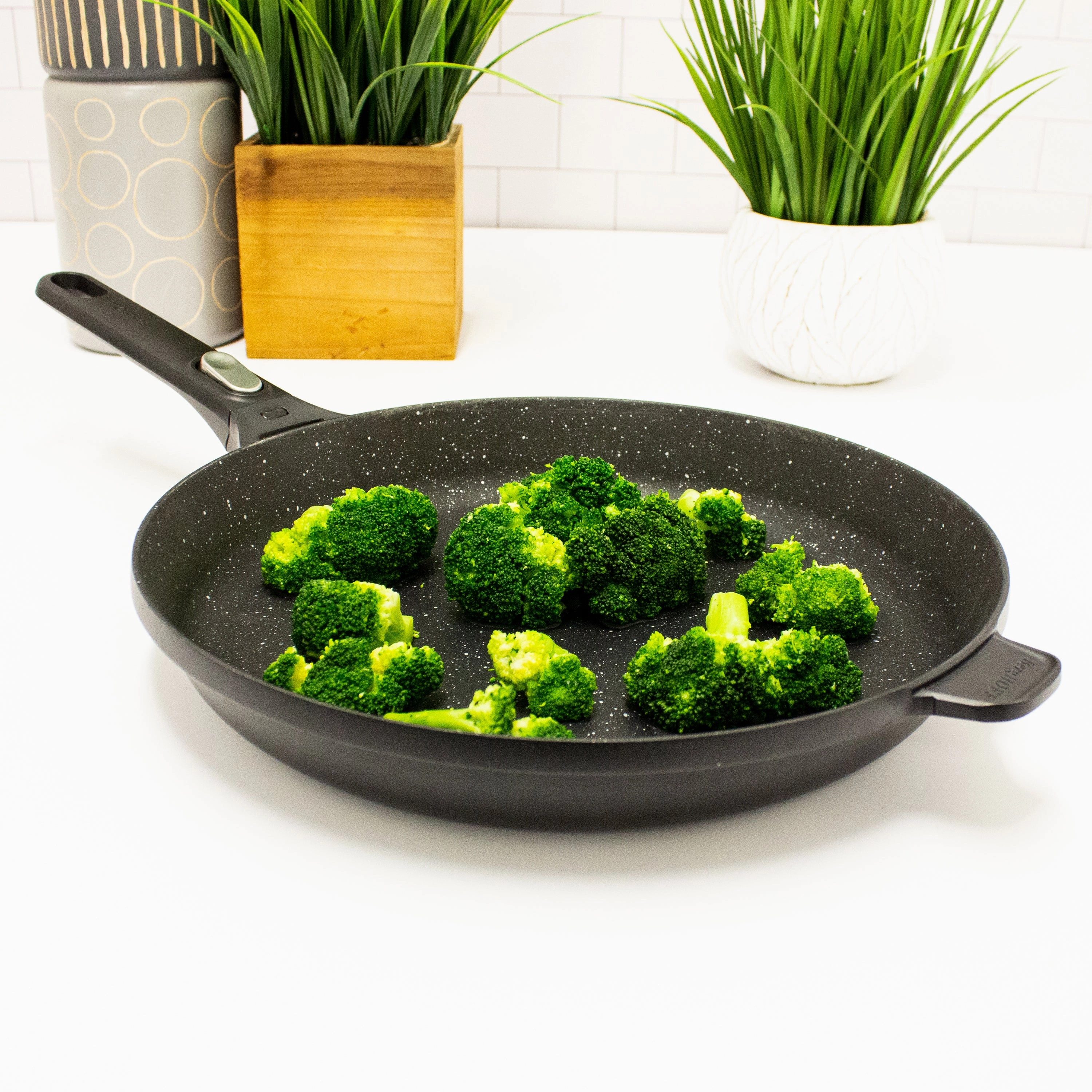 BergHOFF GEM 12.5" Non-stick Fry Pan, Detachable Handle, Black