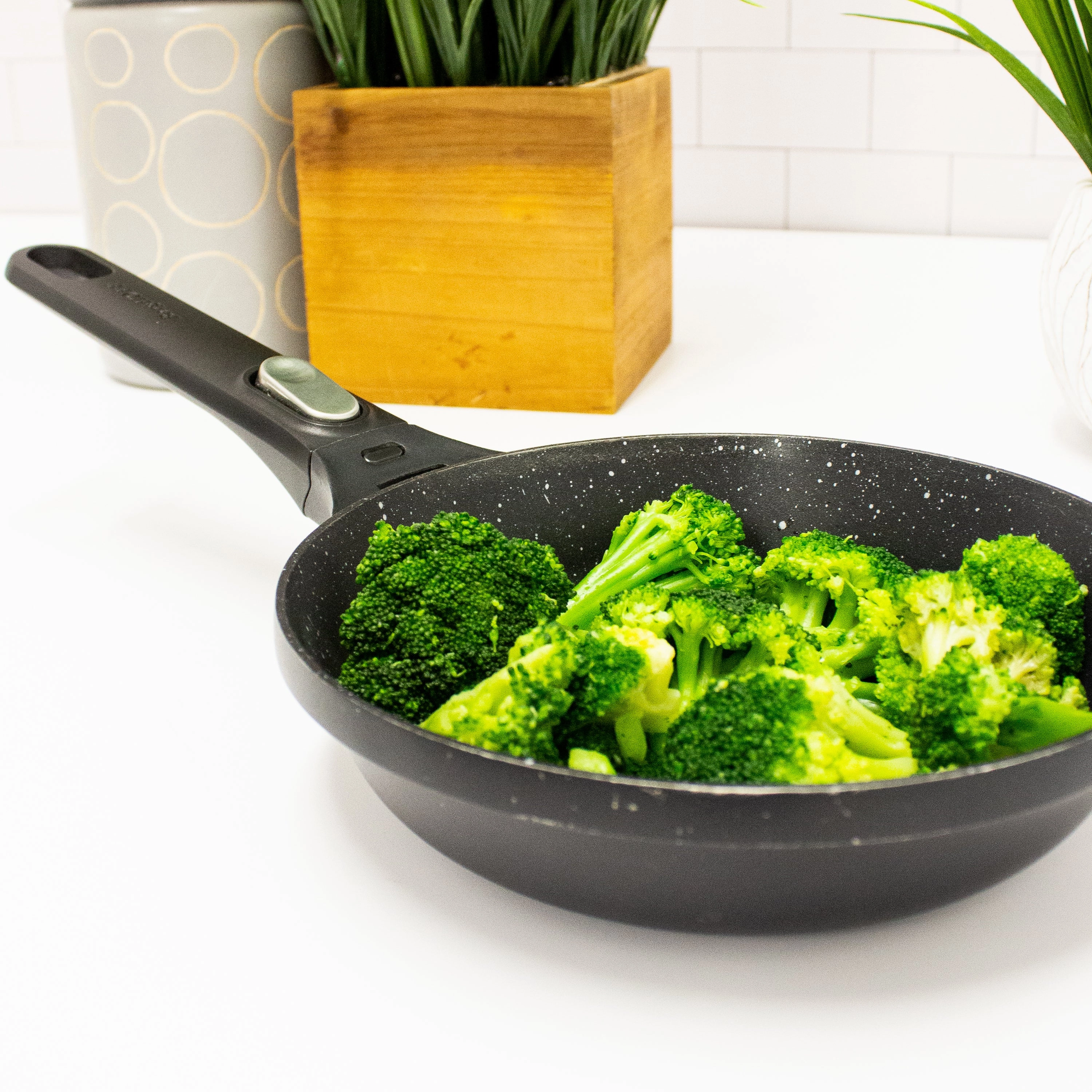 BergHOFF GEM 8" Non-stick Fry Pan, Detachable Handle, Black