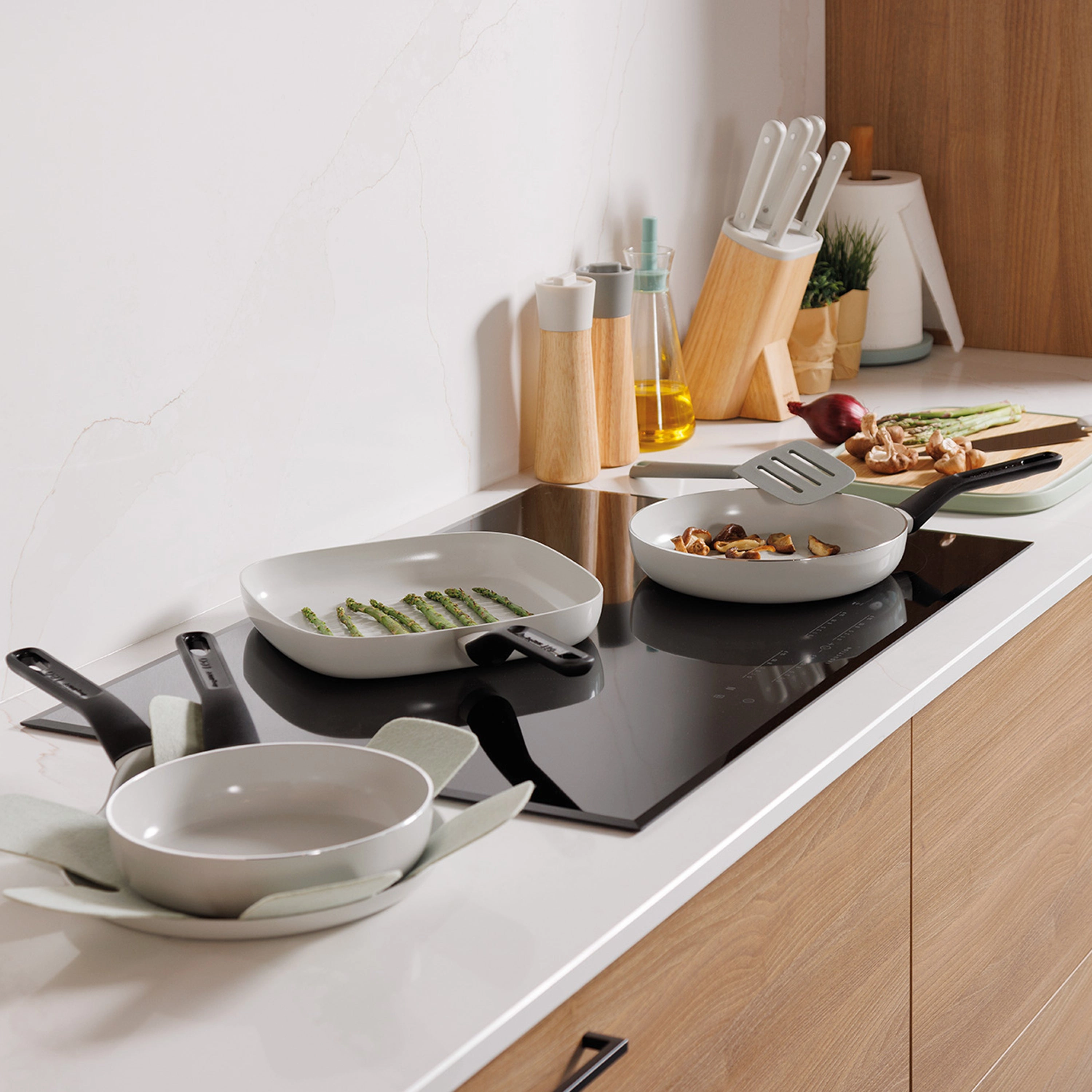 BergHOFF Leo Glints 5Pc Ceramic Nonstick Cookware Set, Spirit