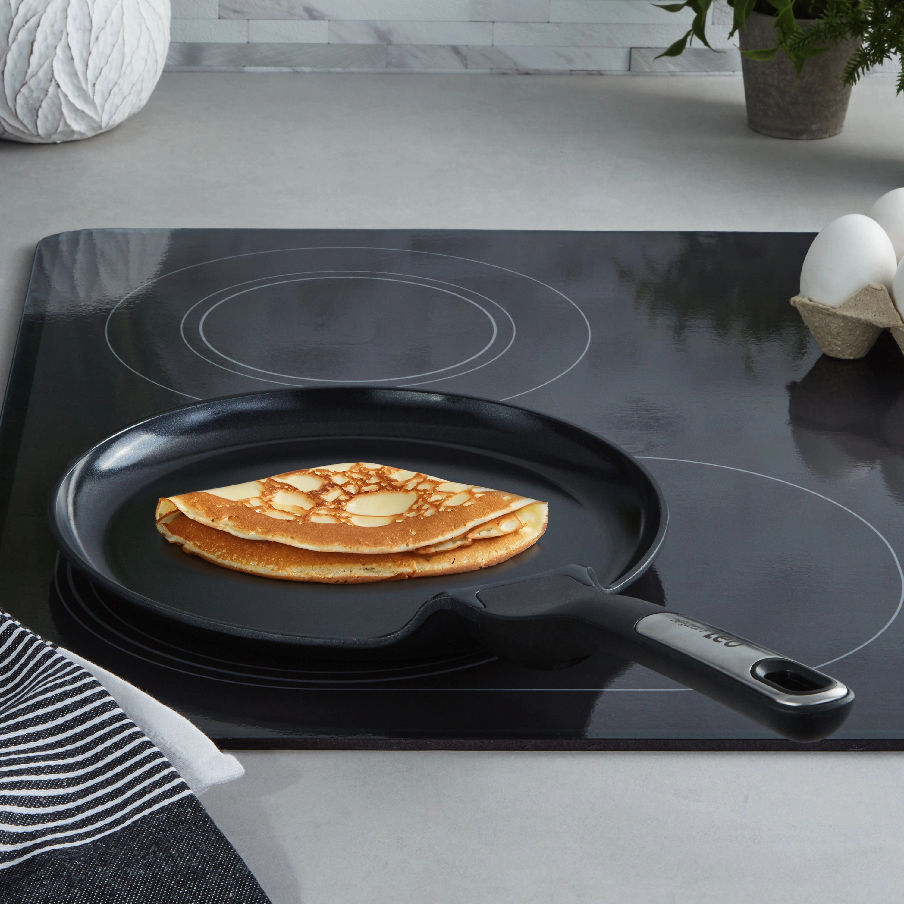 BergHOFF Leo Phantom Nonstick Ceramic 10" Pancake Pan, Recycled