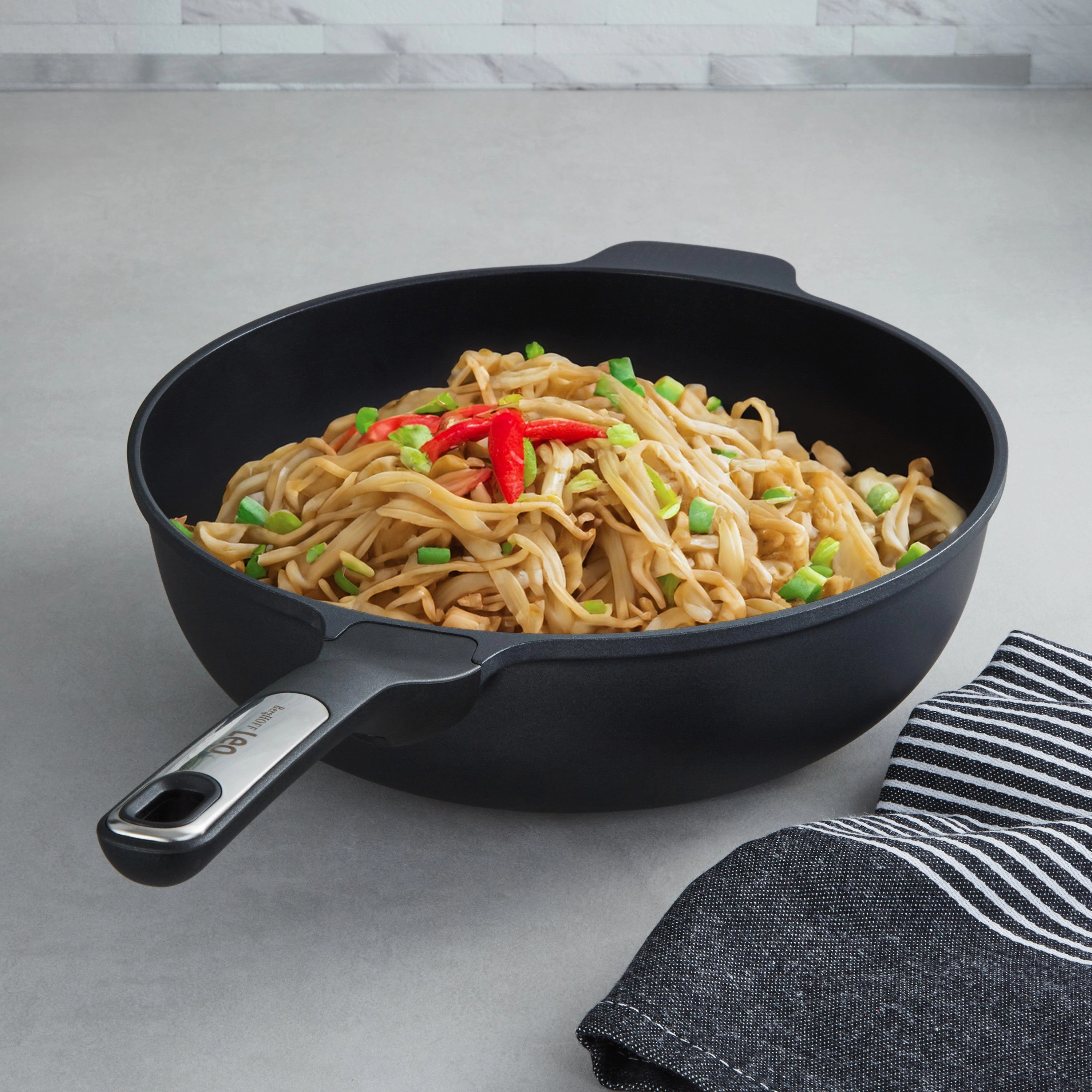 BergHOFF Leo Phantom Nonstick Ceramic 11" Wok Pan 4.6qt., Recycled