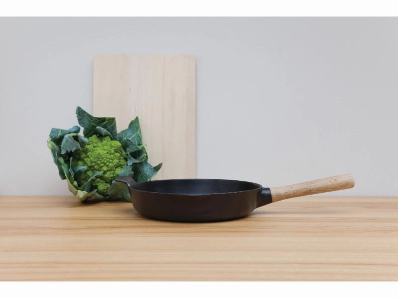 BergHOFF Ron 10.25" Cast Iron Fry Pan 2.6Qt., Black