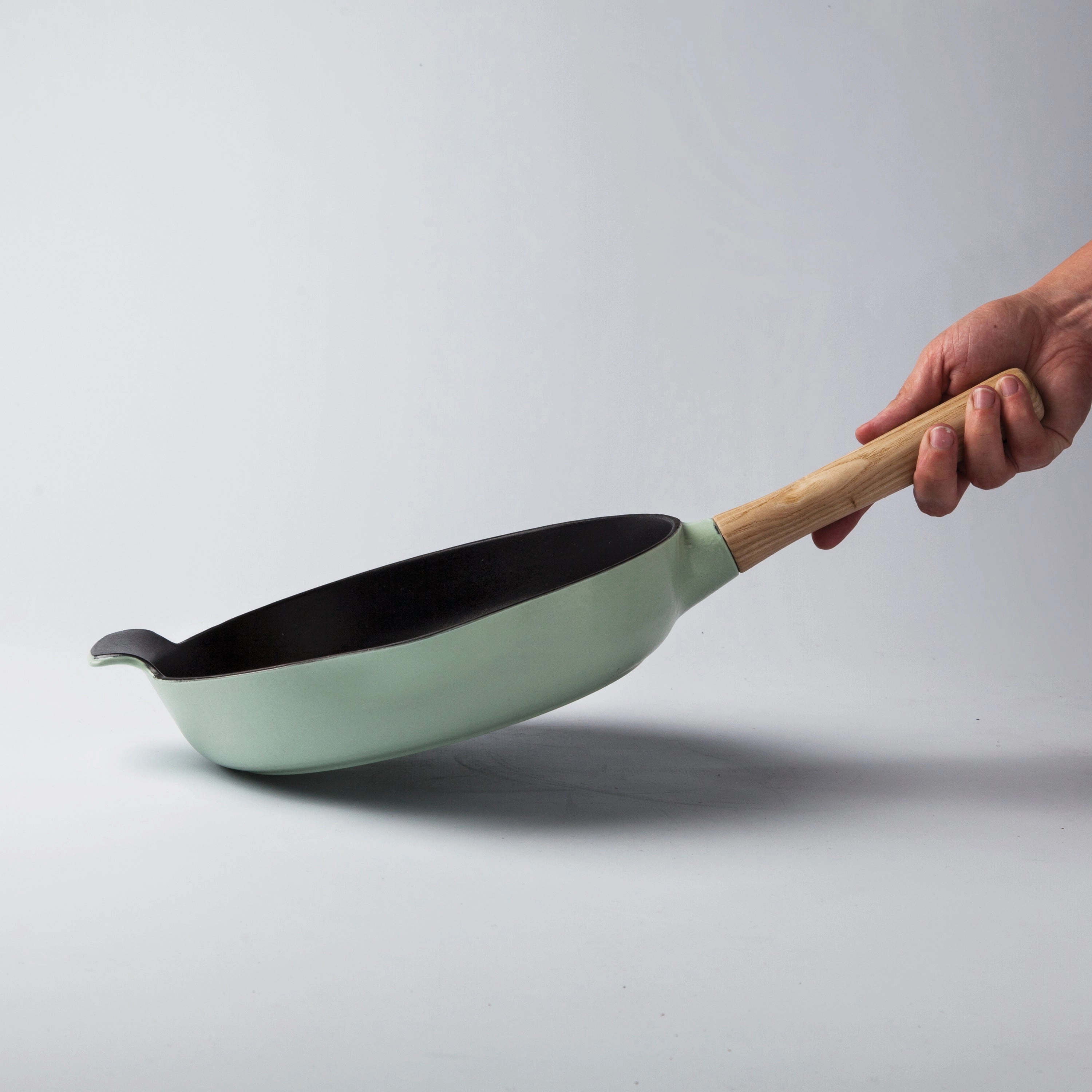 BergHOFF Ron 10.25" Cast Iron Fry Pan 2.6Qt., Green