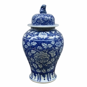 Blue and White Porcelain Ginger Jar with Peony Design and Lion Lid vase,flower vase,home decoration