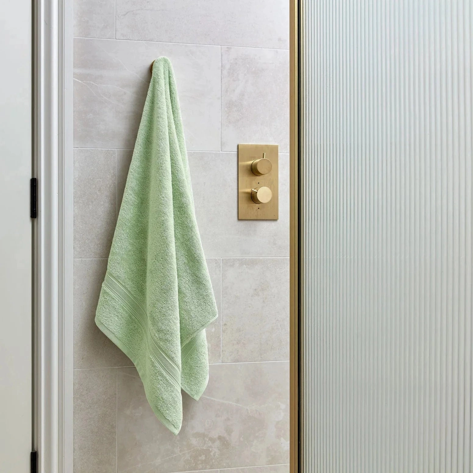Christy Serene Hand Towel In Cucumber