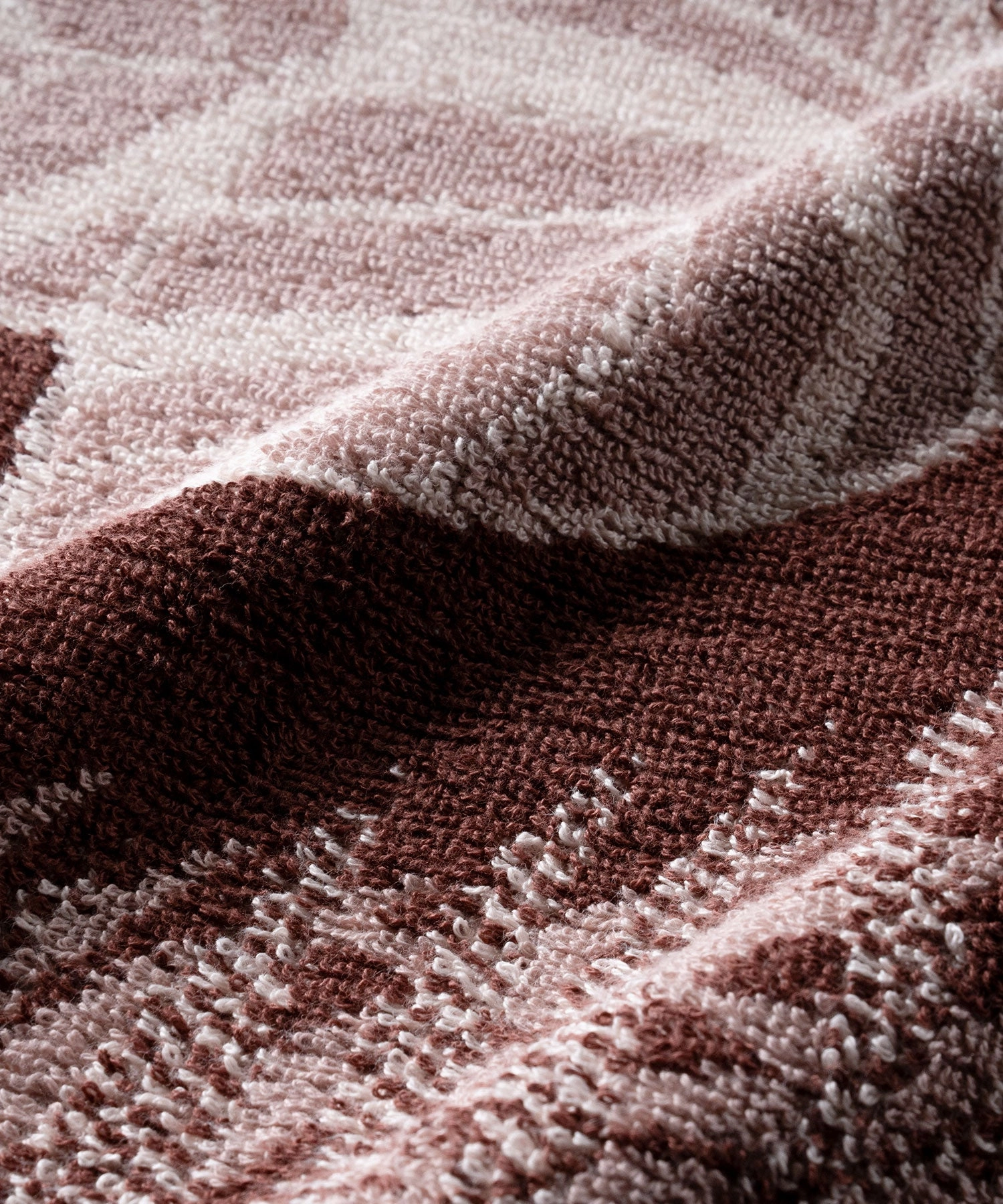 Classic Tranquil Blossoms Bath Towel, 550 GSM, 100% Cotton, Amore