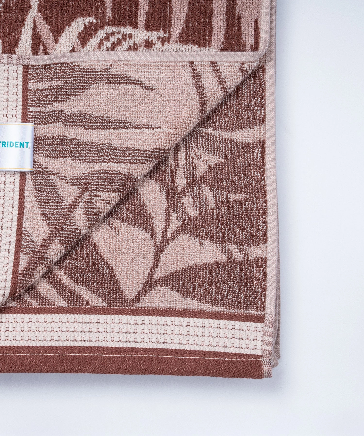 Classic Tranquil Blossoms Bath Towel, 550 GSM, 100% Cotton, Amore