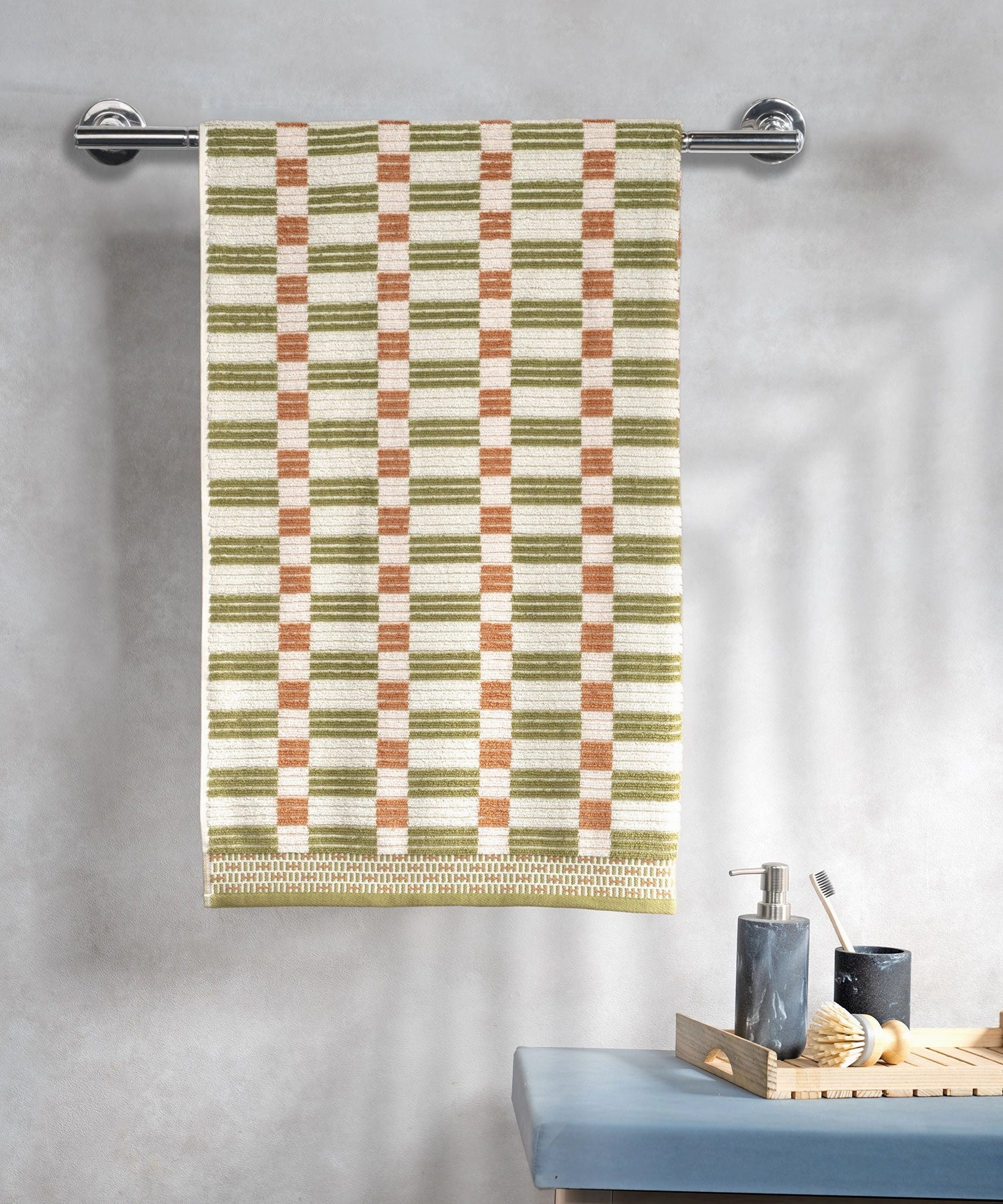 Classic Tranquil Blossoms Bath Towel, 550 GSM, 100% Cotton, Cerena bath towels,soft towels,bathroom textiles