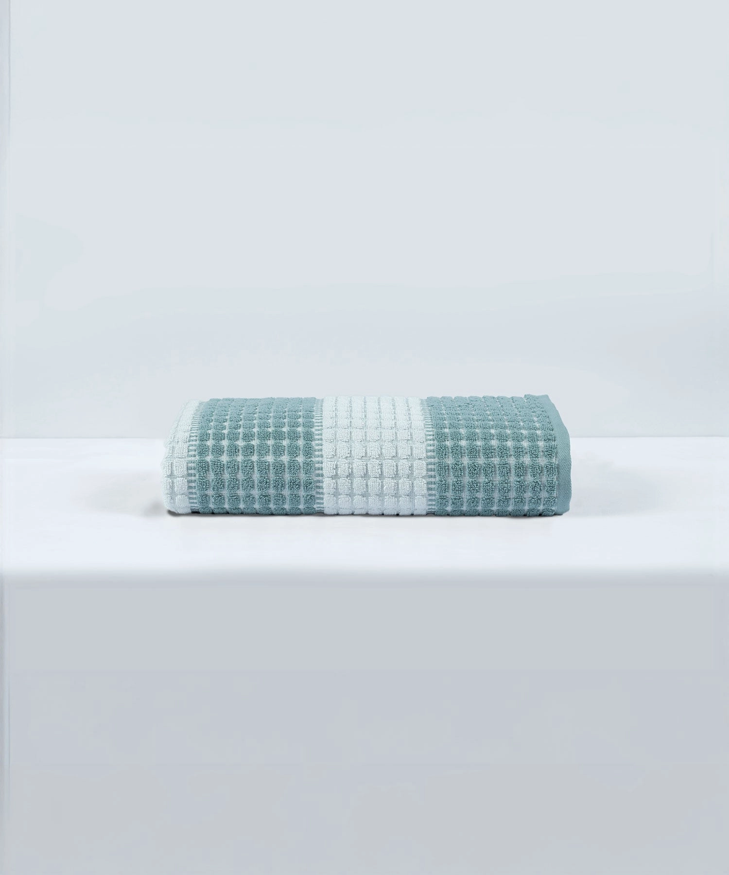 Classic Tranquil Blossoms Bath Towel, 550 GSM, 100% Cotton, Cyntia