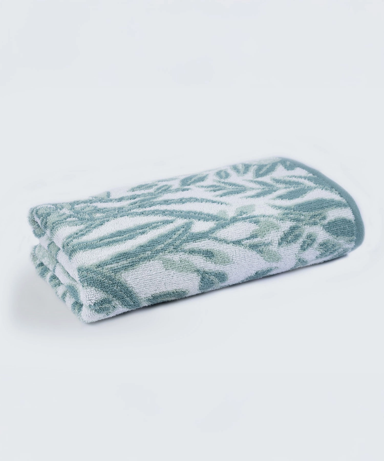 Classic Tranquil Blossoms Bath Towel, 550 GSM, 100% Cotton, Hazel