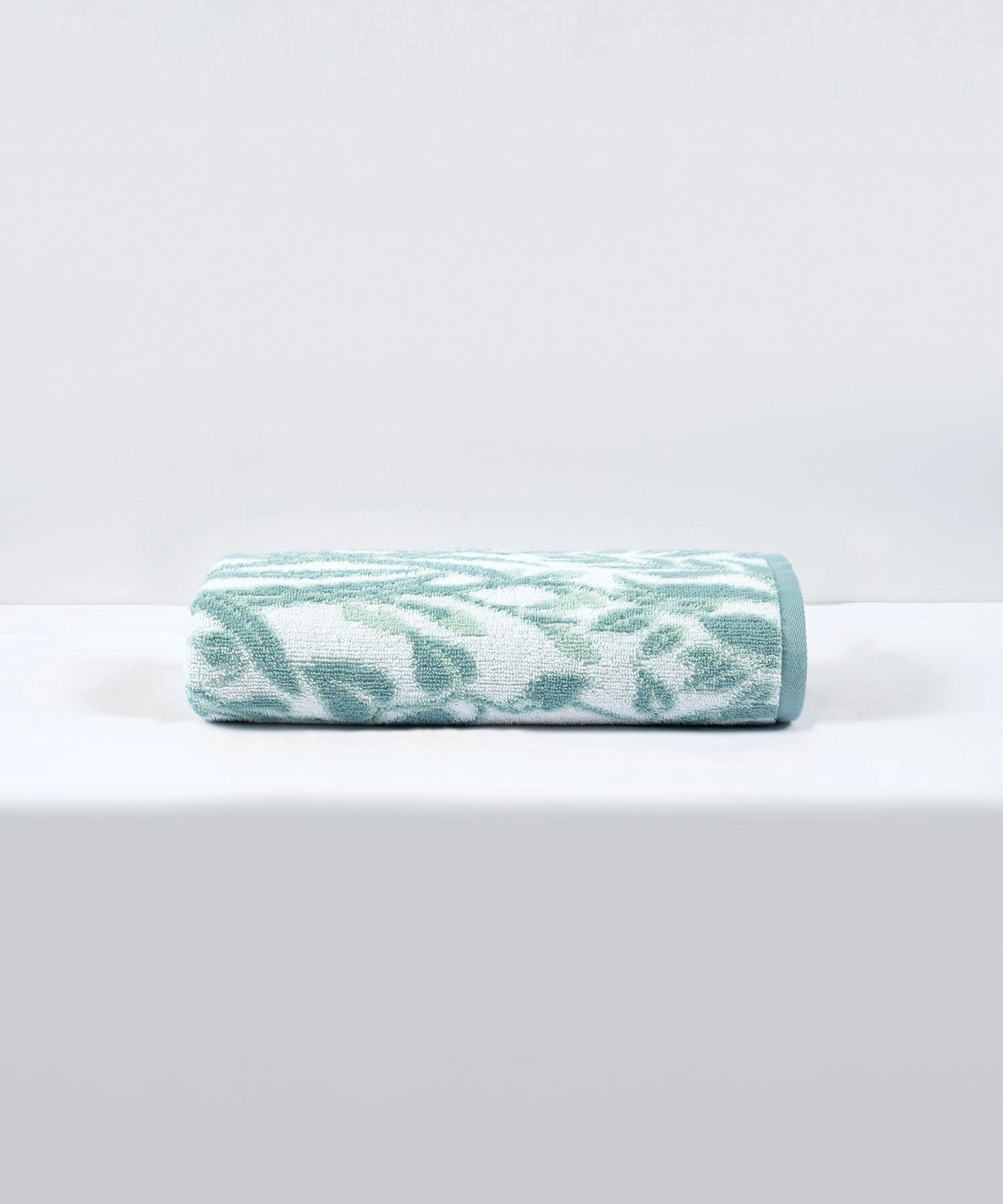 Classic Tranquil Blossoms Bath Towel, 550 GSM, 100% Cotton, Hazel