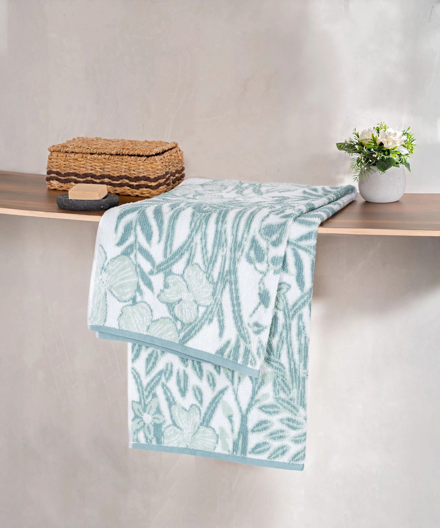 Classic Tranquil Blossoms Bath Towel, 550 GSM, 100% Cotton, Hazel
