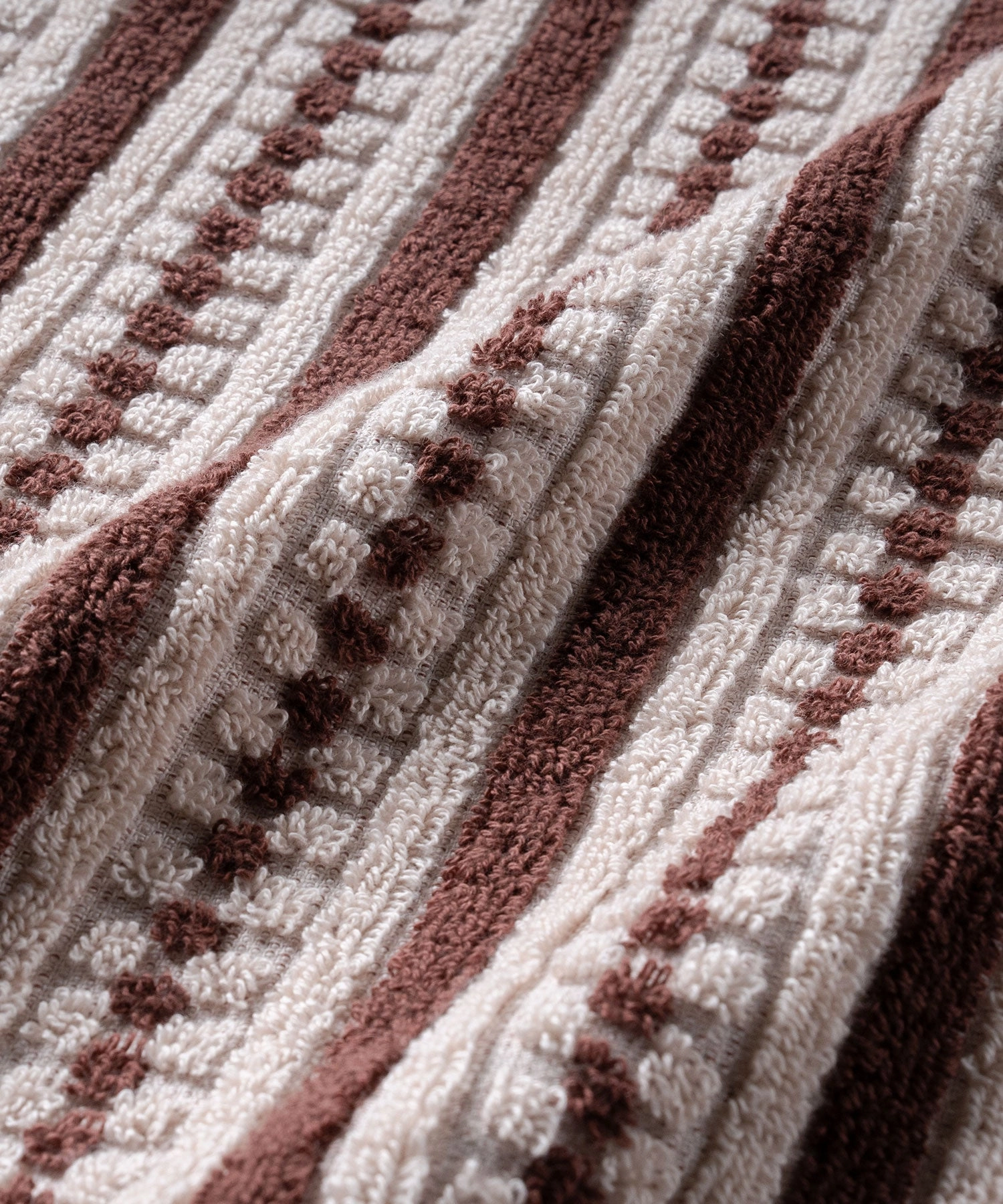 Classic Tranquil Blossoms Bath Towel, 550 GSM, 100% Cotton, Laney